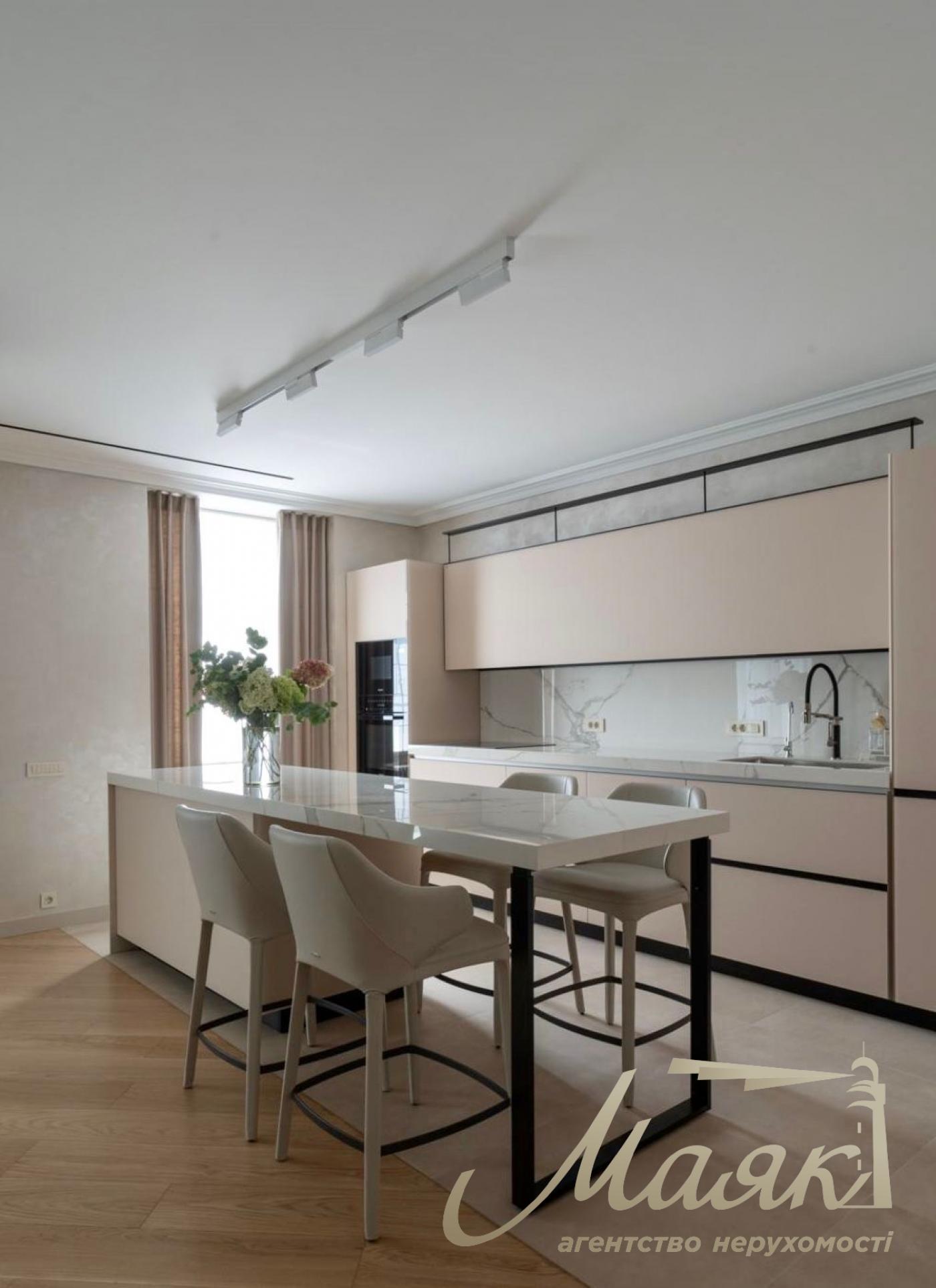 Продаж квартири в ЖК Да Вінчі, вул. Олеся Гончара 35, історичний центр Києва