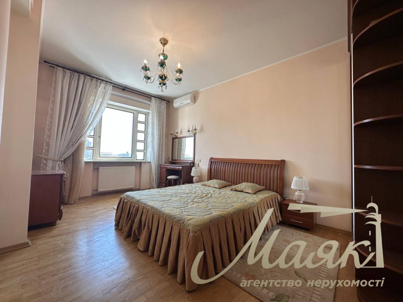 Оренда дворівневої квартири по вул.Верхогляда/Драгомирова 4, Печерський район.