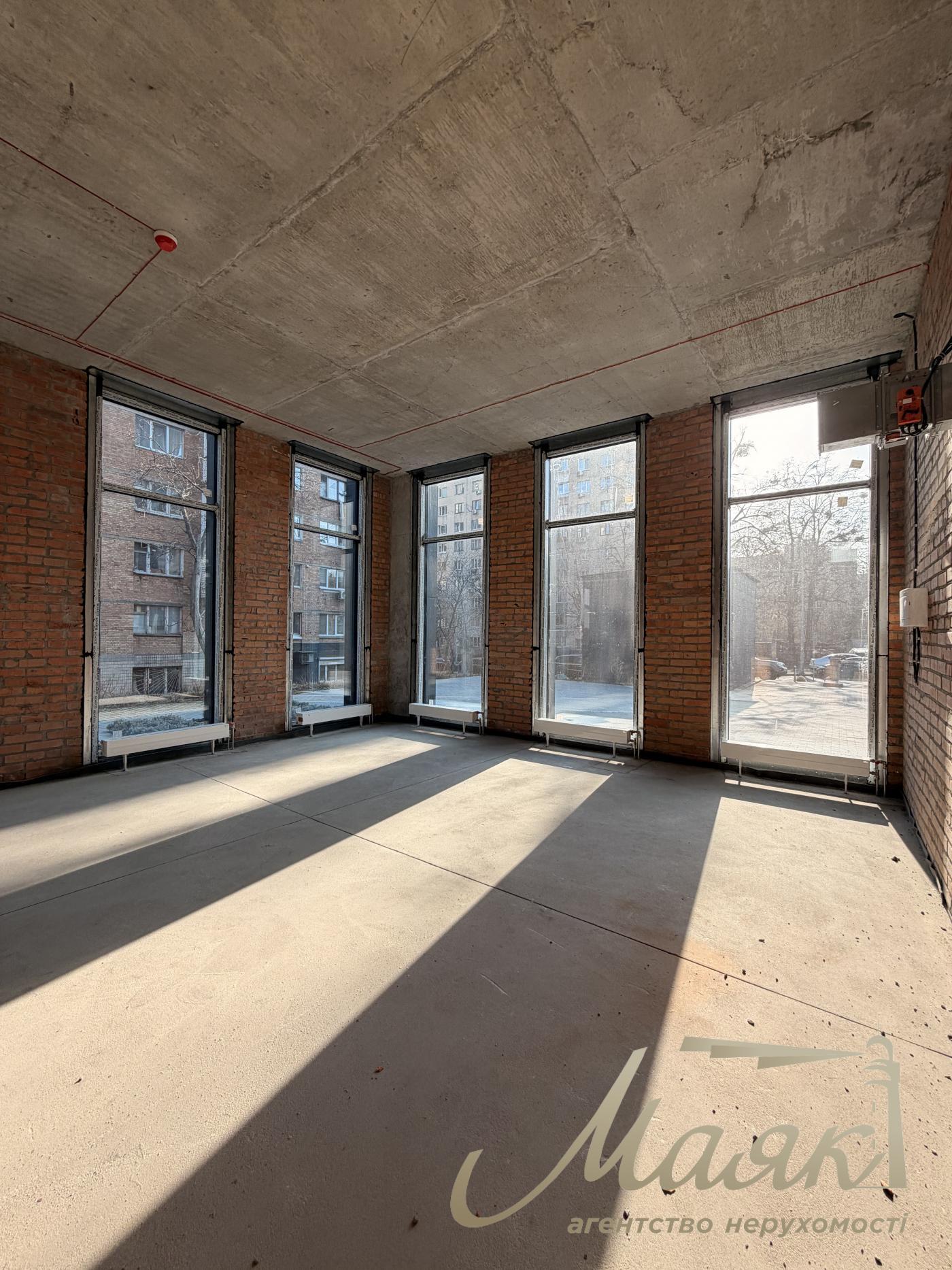 Оренда фасадного комерційного приміщення ЖК Трініті, вул. Тютюнника