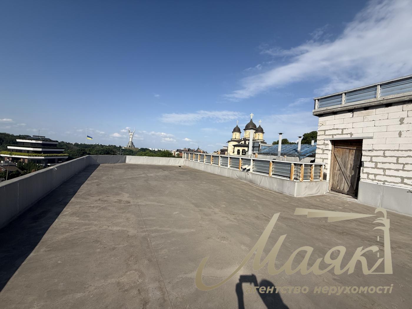 Продаж цілої будівлі в самому центрі Києва вул. Мічуріна, Звіринець, Київ біля IQ Бізнес центру
