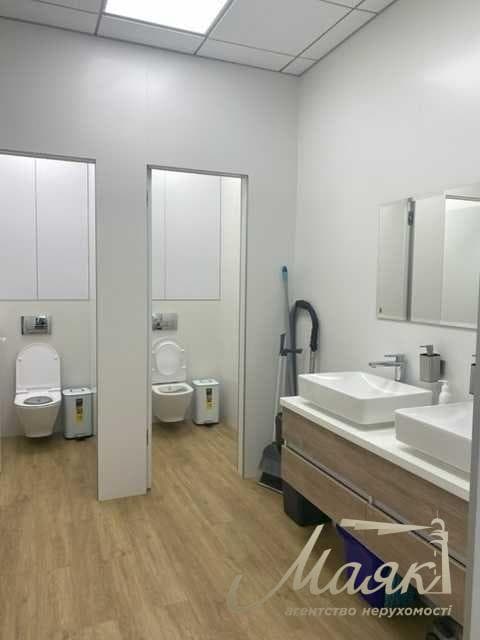 Оренда офісу площею 250 м² / Бізнес-центр «Самміт»