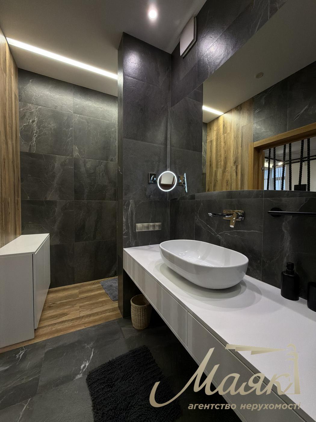 Rent 3-room apartment in LCD Novopecherskie Lipki str. Andriy Verkhoglyada (Mykhaila Dragomirov), 11-V