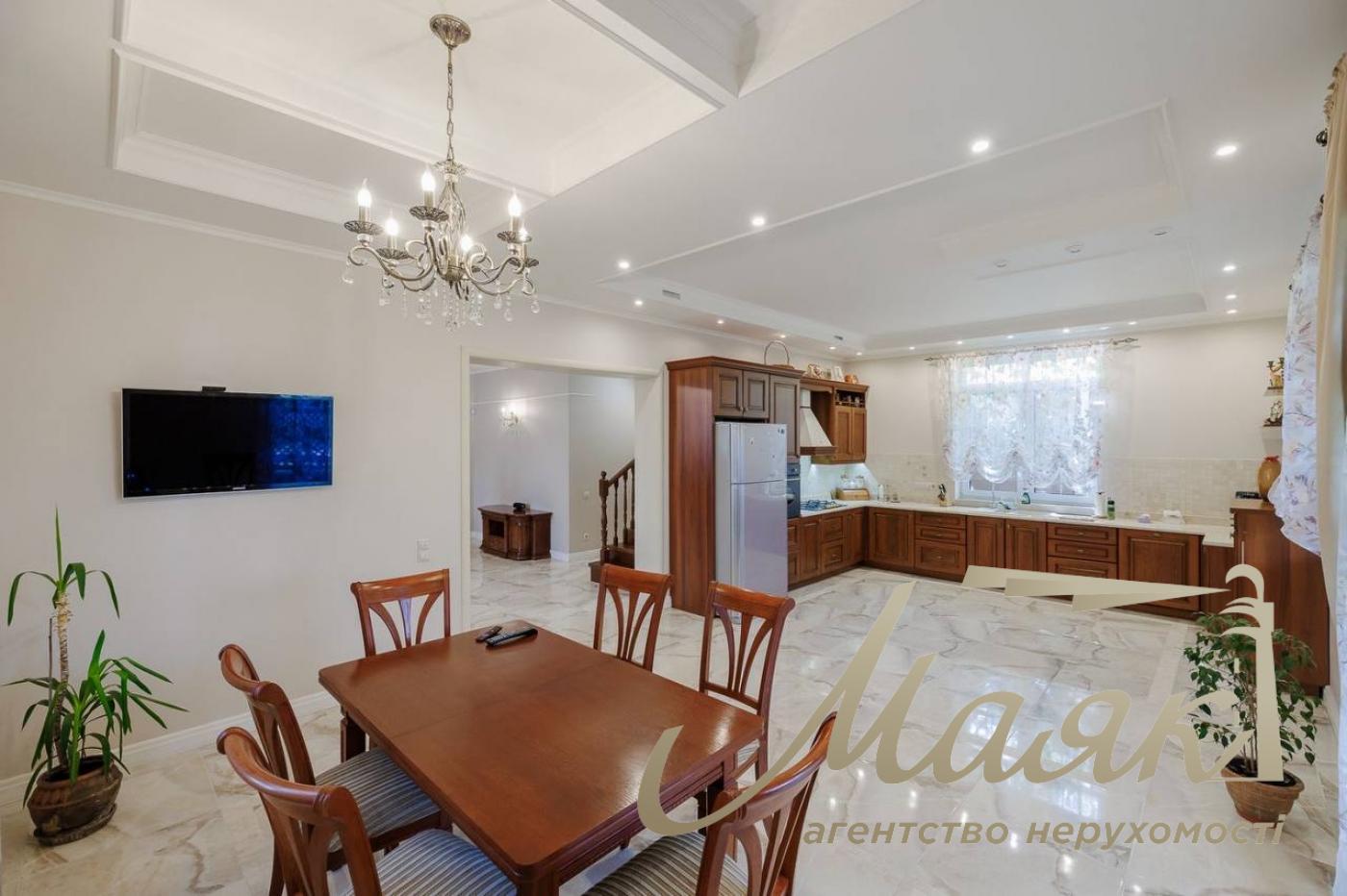 Аренда 2-х этажного дома 240м2, Голосеевский район, Чапаевка.