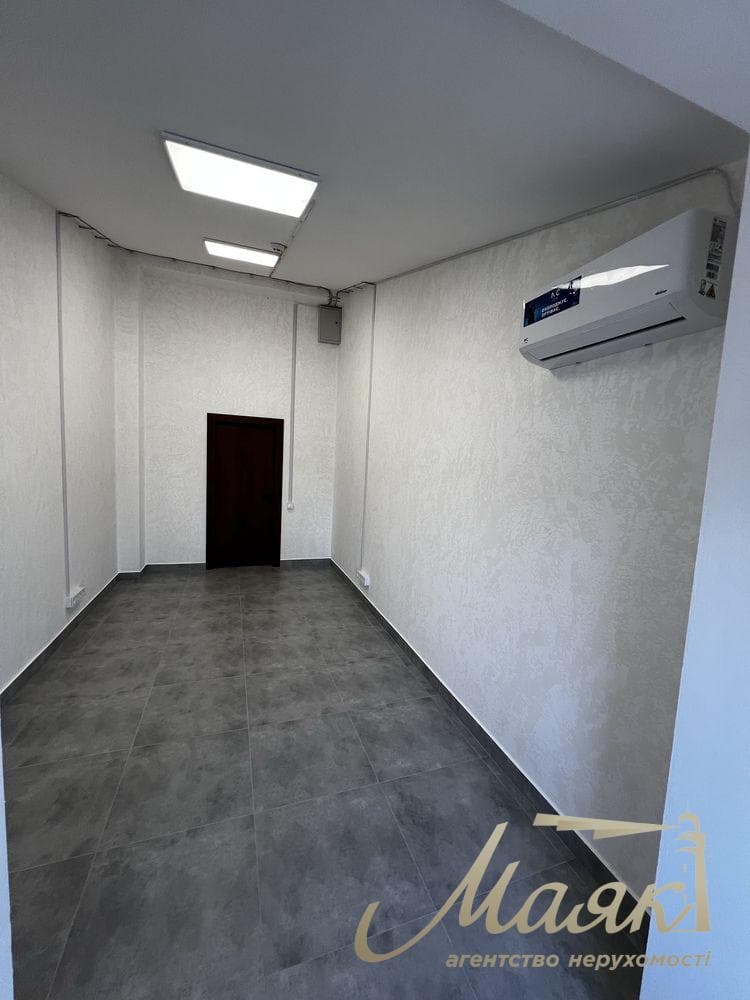 316 m² commercial space for rent in Podil; includes a GENERATOR
