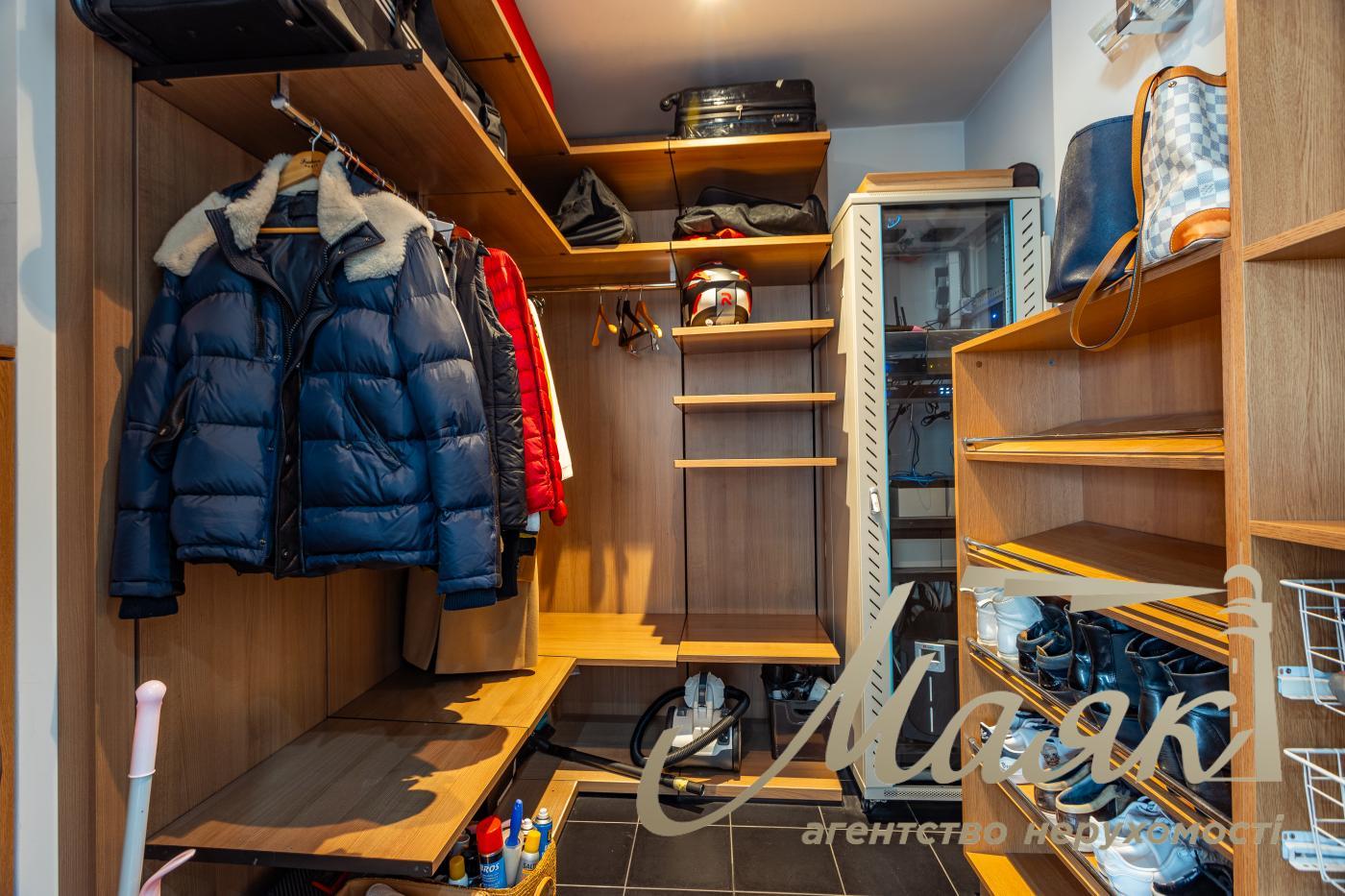 Rent 180m2 view apartment in LCD Novopecherskie Lipki, Andriy Verkhoglyada/Dragomirov Street 5, Pechersk, Kyiv