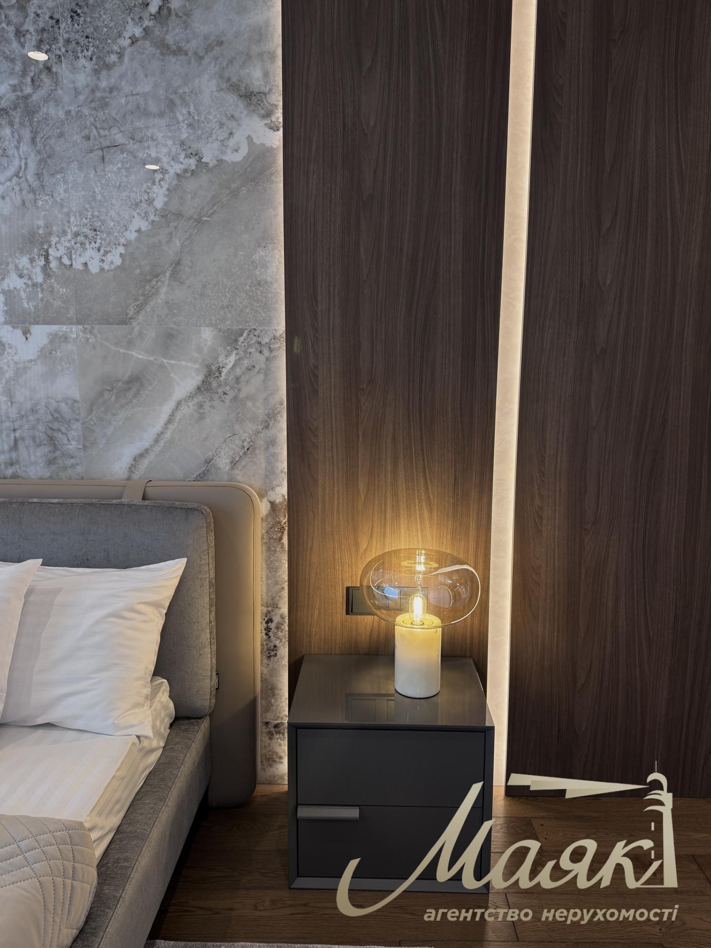 Продаж квартири 120m2 в ЖК Французький квартал 2, вул. Джона Маккейна 3а, Центр, Київ