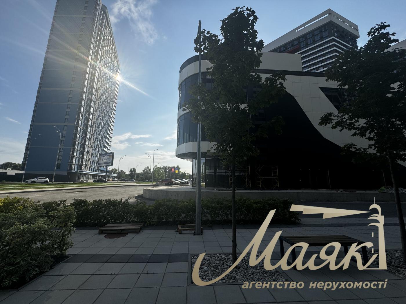 Оренда фасадного дворівневого приміщення ЖК Great (270м2)