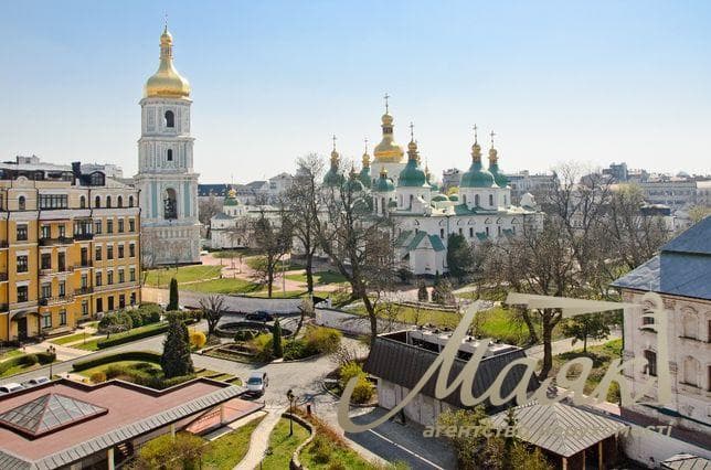 For sale 4-room apartment, Sofiyskaya Square