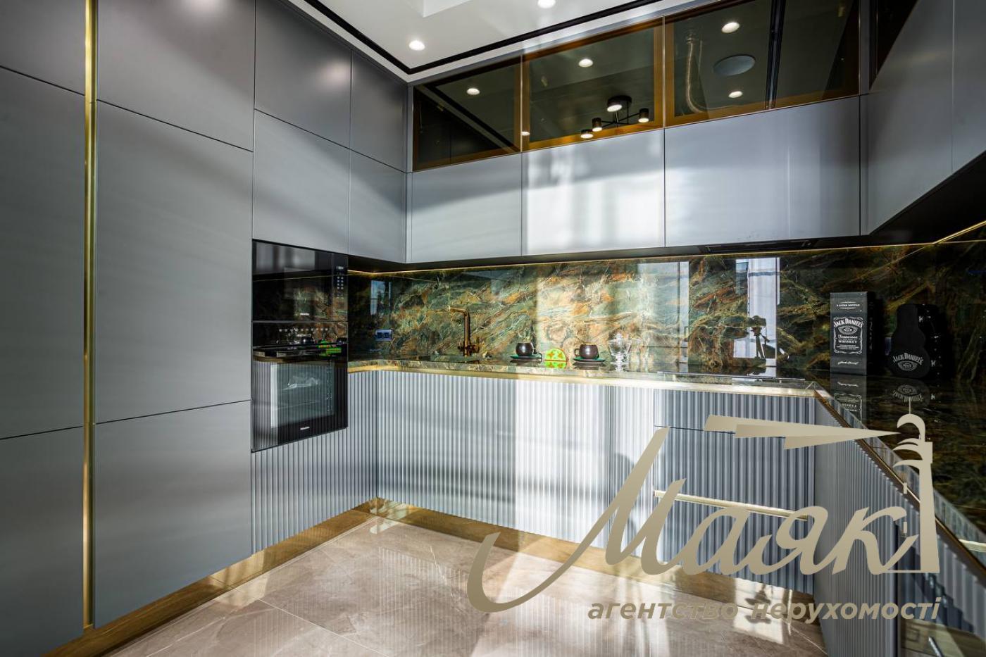 Продаж пентхауса 195 м² з терасою та дизайнерським ремонтом у ЖК Park Avenue VIP, Київ