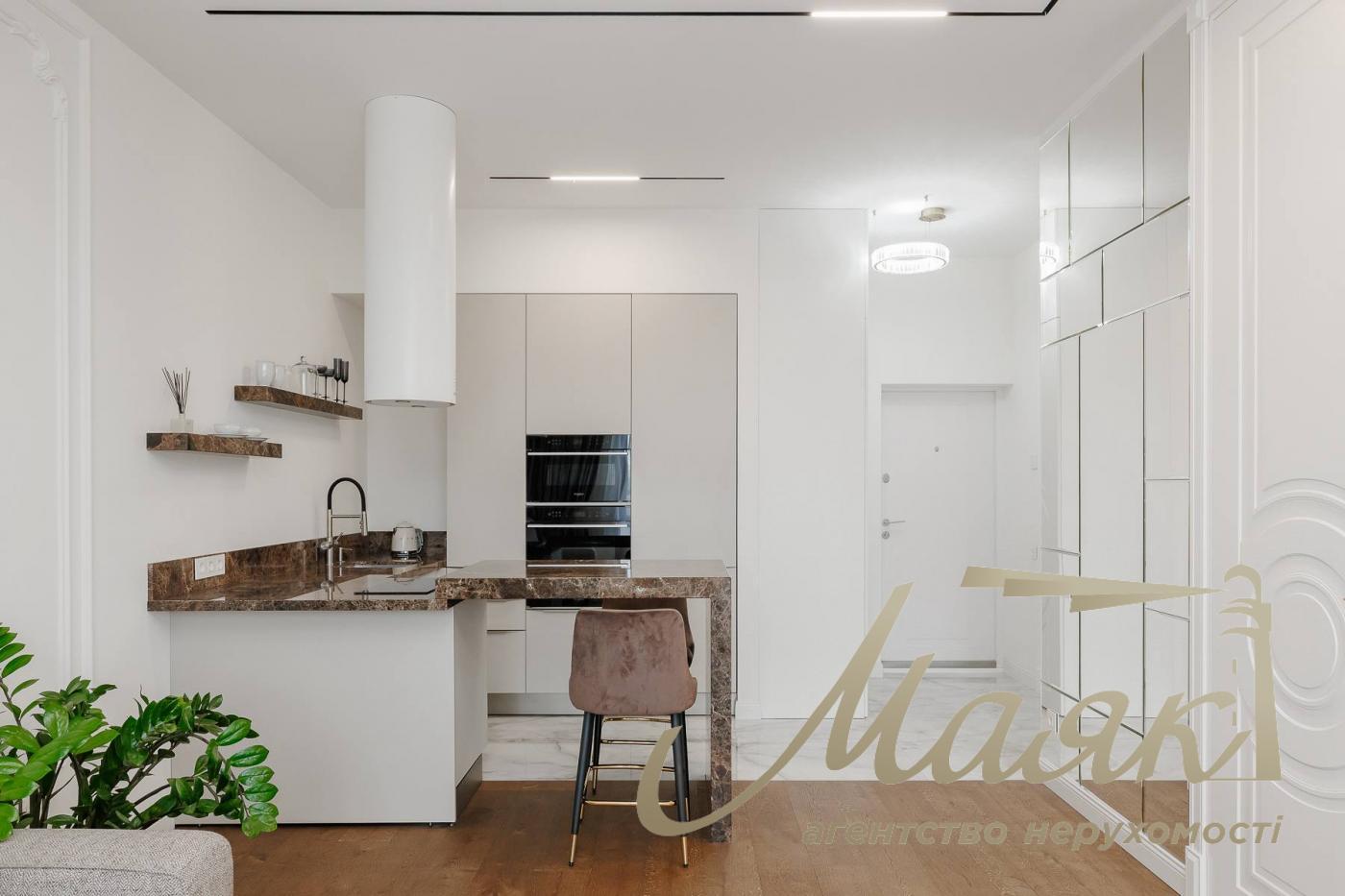 For sale 1k apartment 55 m², LCD "Novopecherskie Lipki", Verkhoglyada/Dragomirov str. 15B, Pechersk district