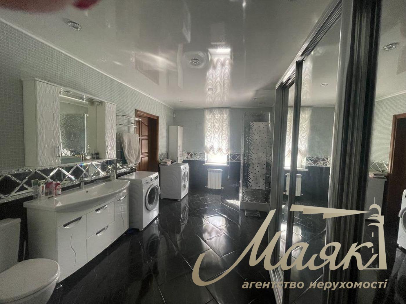 Sale of a 2-storey house in Rudyki. House area 254 sq. m. Plot 18 acres.