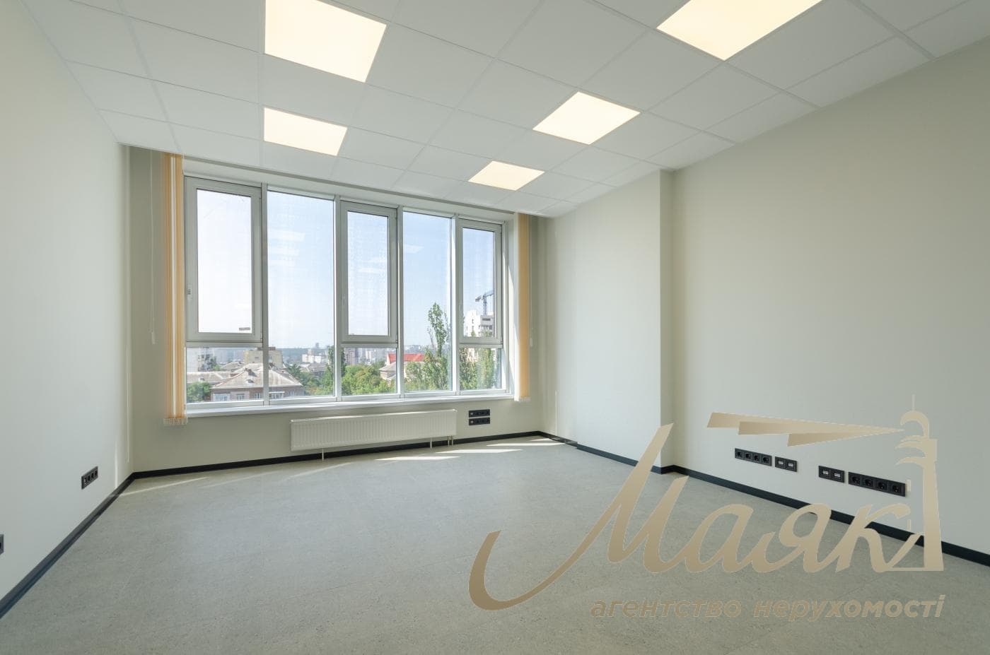 150 m² office space for rent in the Richmond residential complex, 26 McKenna Street; equipped with an inverter.