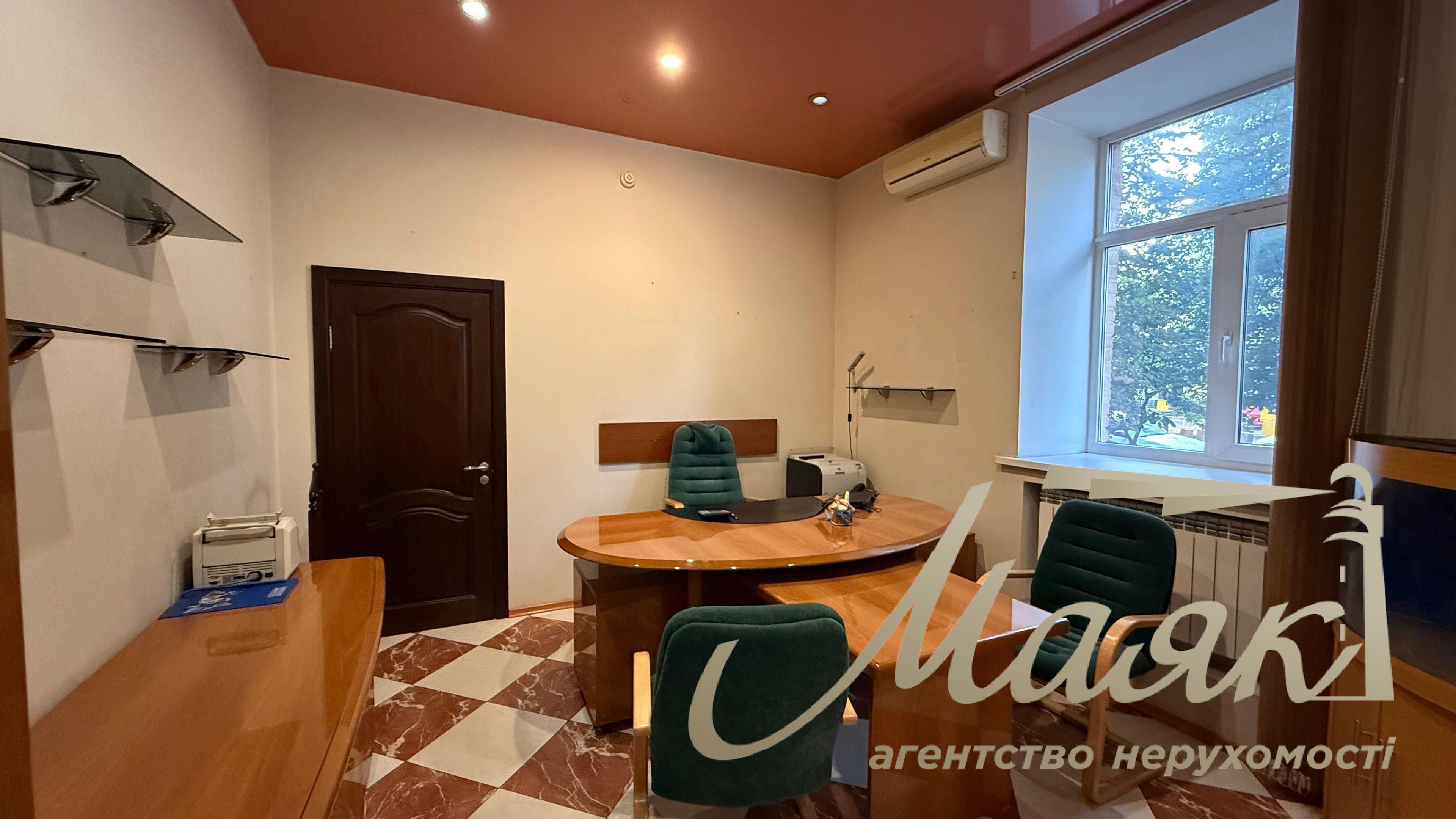 Продаж комерційного приміщення, 213 м2 , вул. Ділова