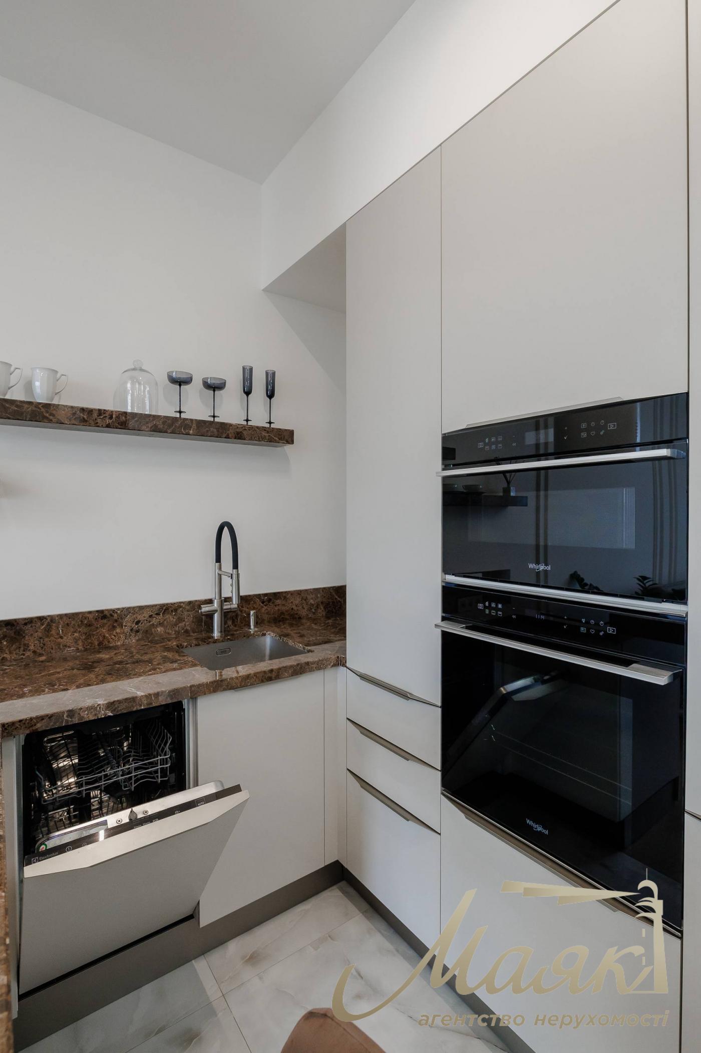 For sale 1k apartment 55 m², LCD "Novopecherskie Lipki", Verkhoglyada/Dragomirov str. 15B, Pechersk district