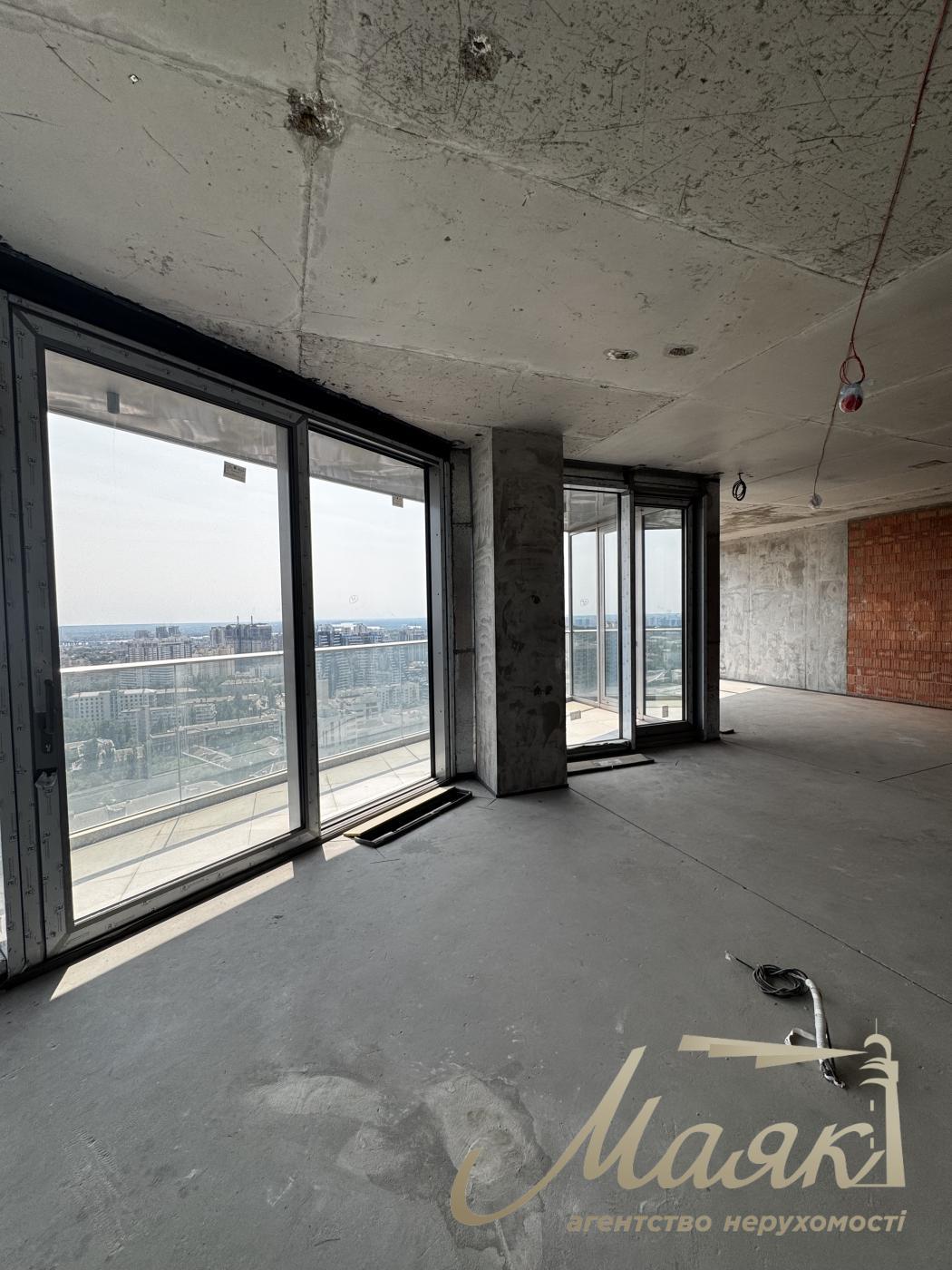 Продажа квартиры без ремонта 240 кв.м. в ЖК Taryan Towers