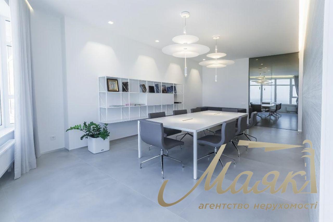 For sale office with view in BC Carnegie Tower Pechersk 160 m2