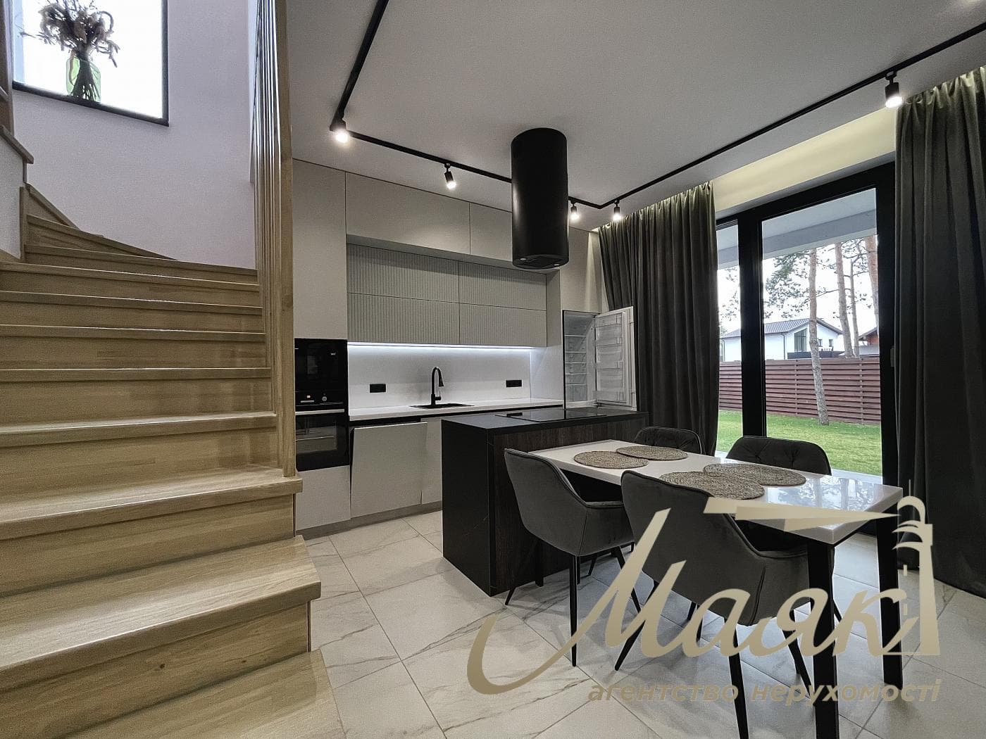 Rent a 150-square-meter two-story house in the “GoldFish” residential complex, Lebedevka, Vyshgorod District