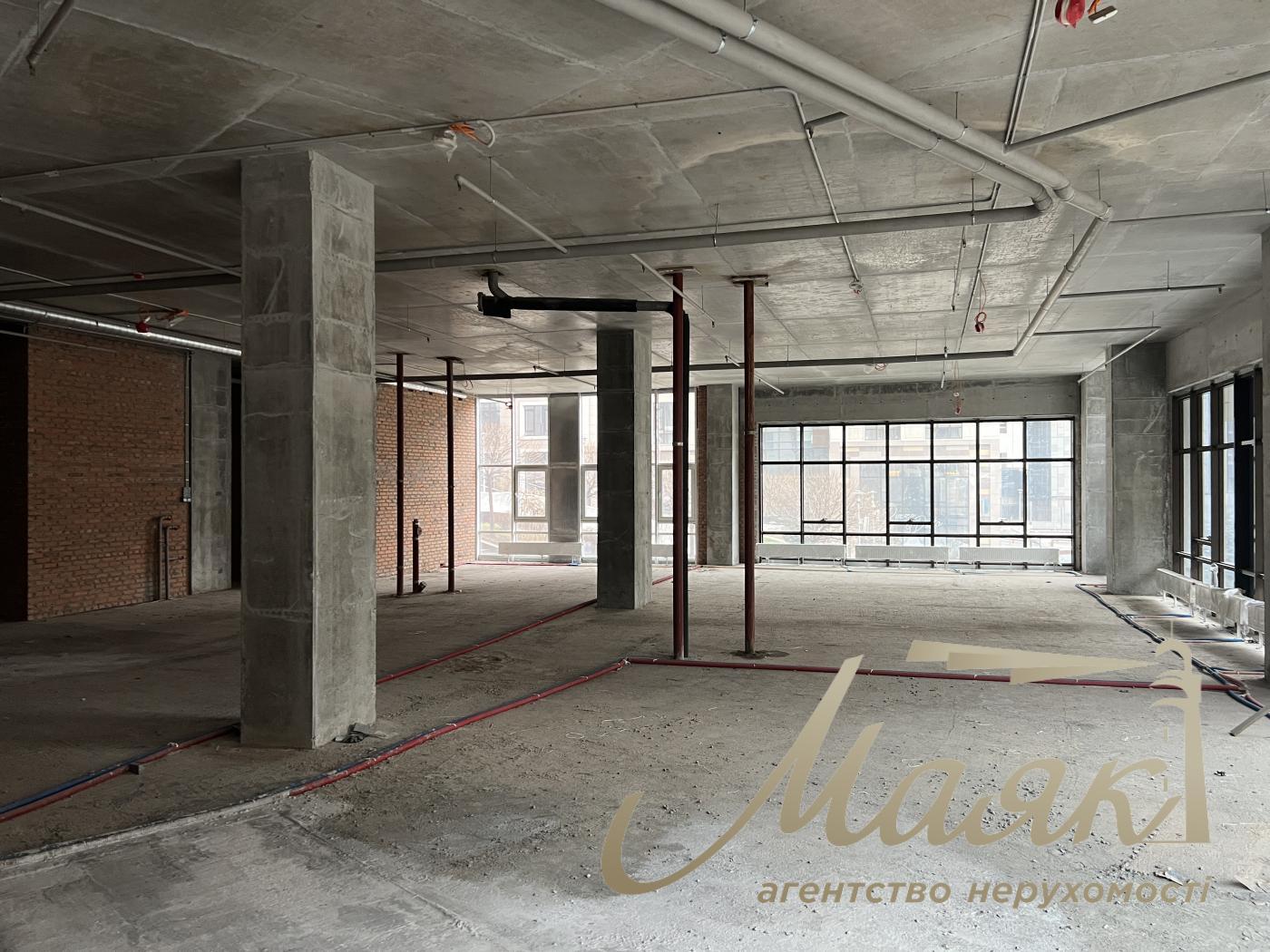 Продаж фасадного приміщення в ЖК Бульвар Фонтанів, вул Саперне Поле 3