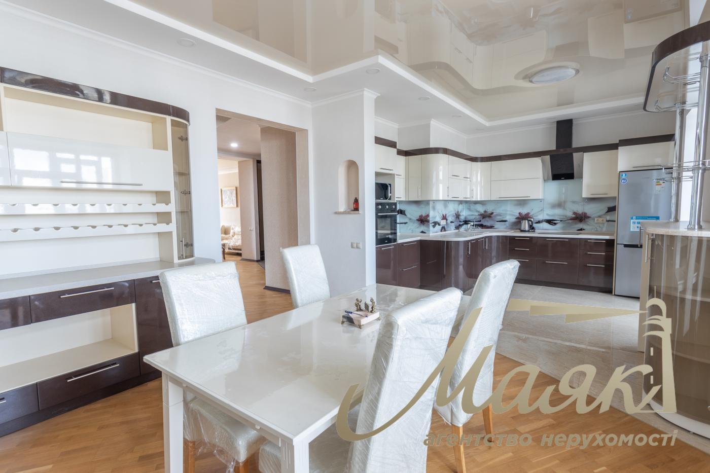 Продажа видового трехуровнего пентхауса 555м2, Ковпака 17, Нижний Печерск, метро Лыбедская