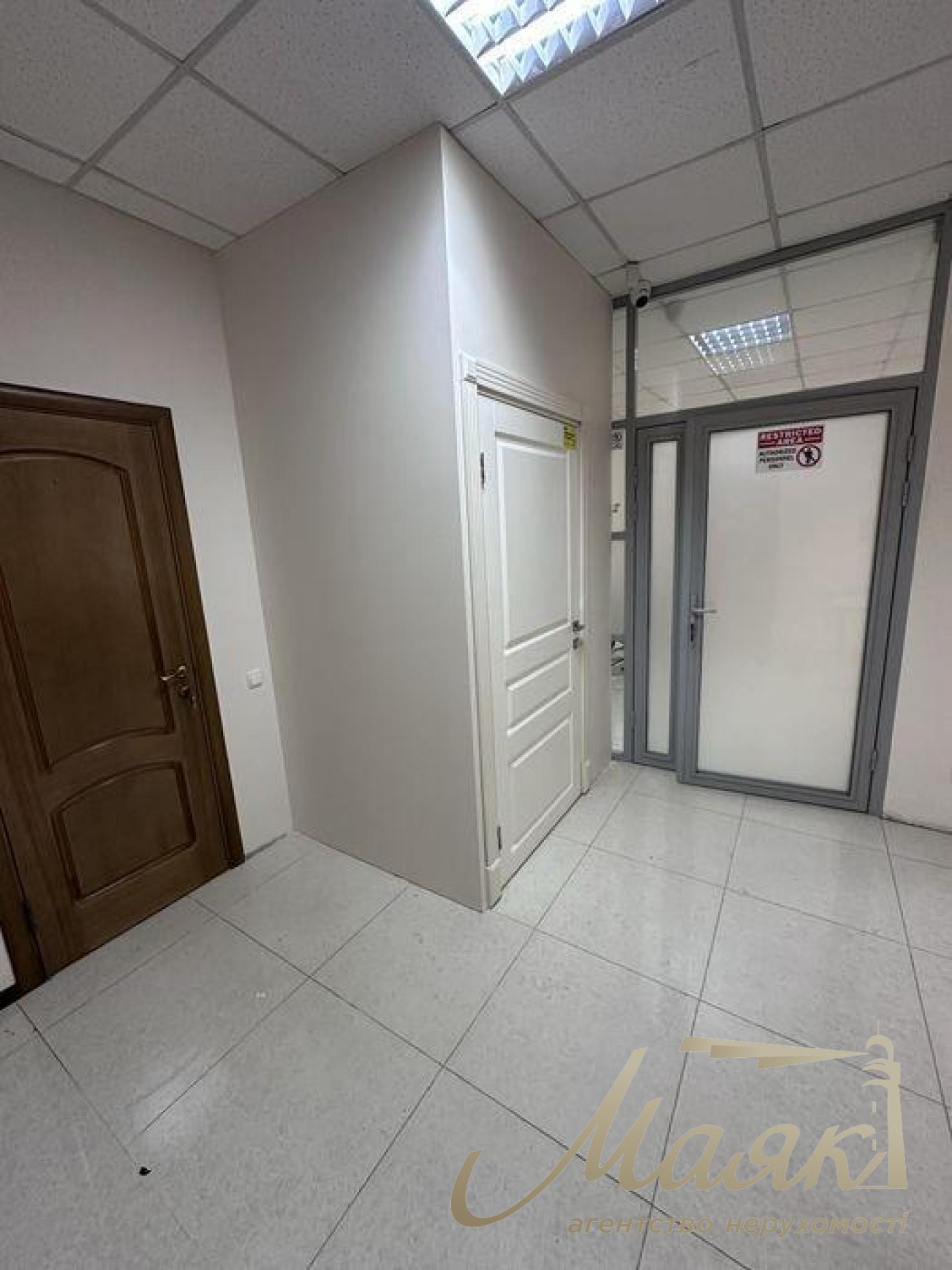 Rent commercial premises 85 sq.m.sq., Podol, Center