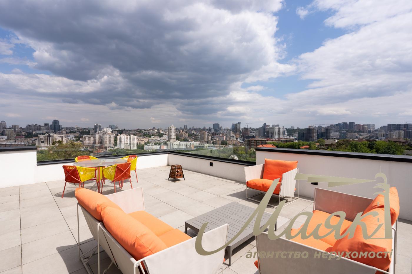 Продаж будинку на Батиєвій горі з розкішним краєвидом, Київ, Центр.