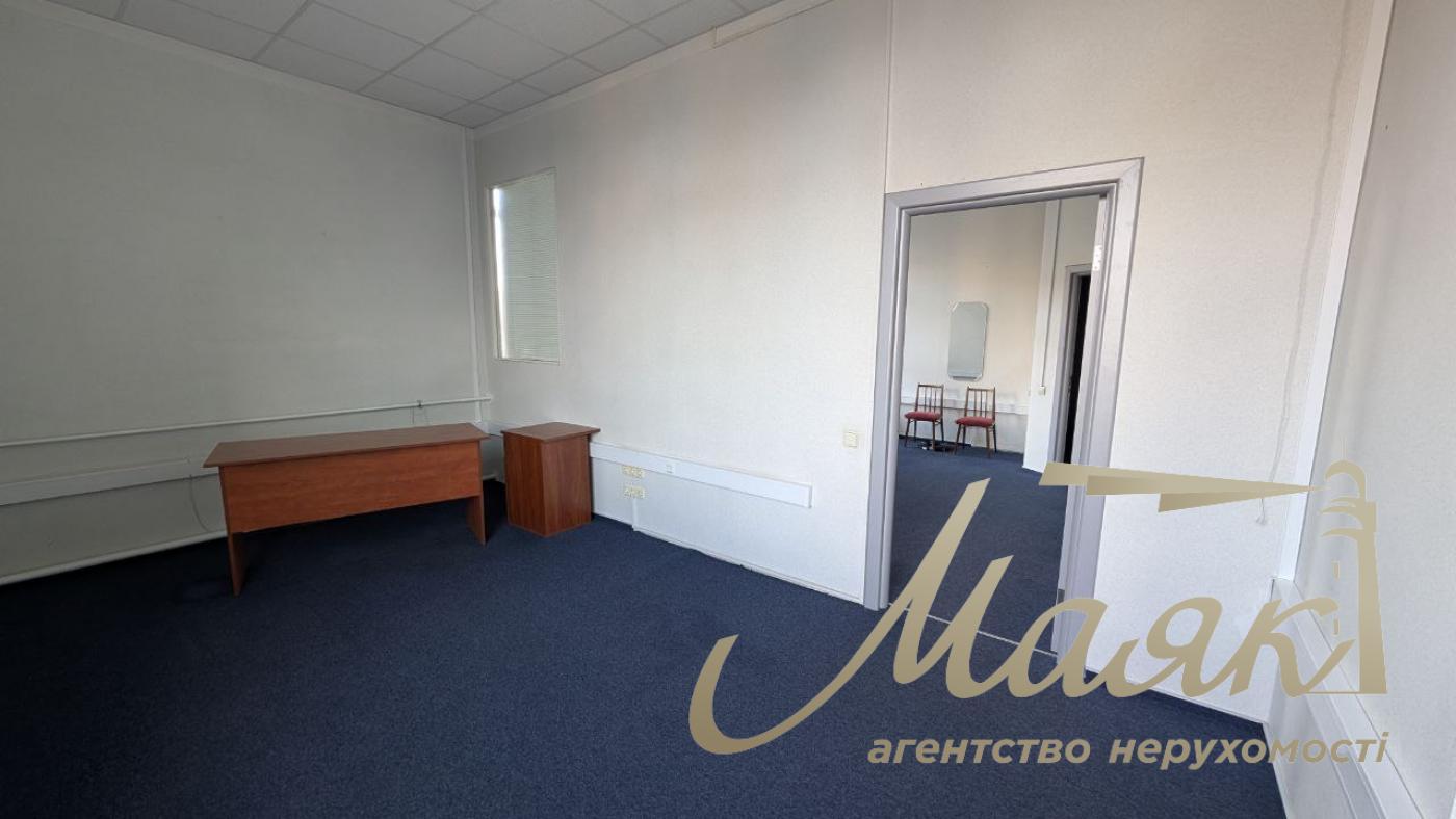 Продаж офісних приміщень 974м2 у центрі Печерська вул. Євгена Коновальця, 31