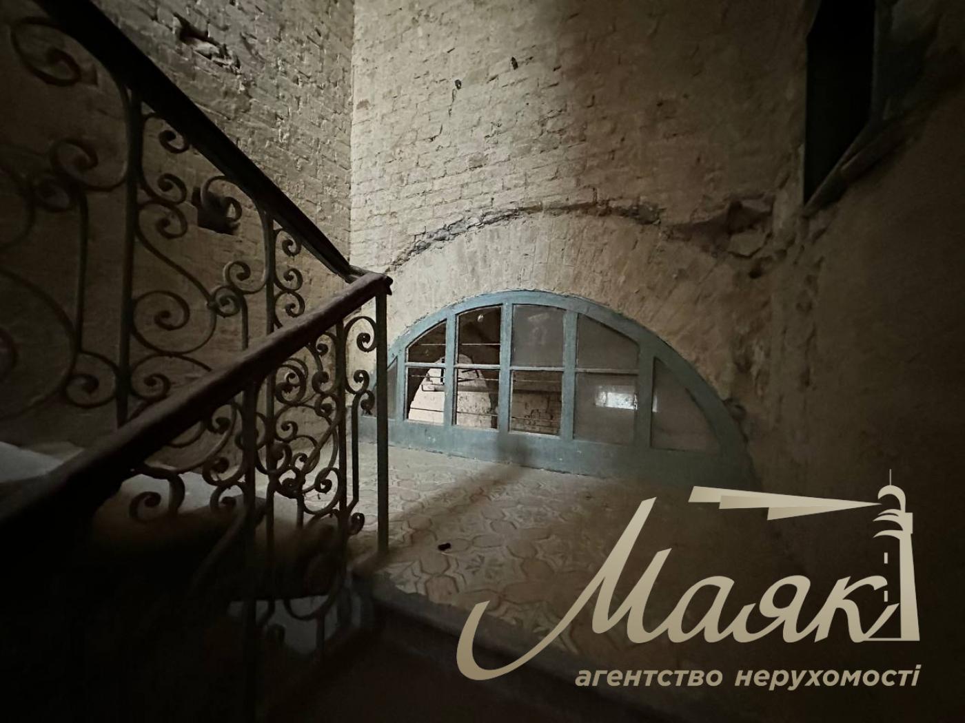 Sale of building for reconstruction, Kruglouniversitetskaya st., Lipki