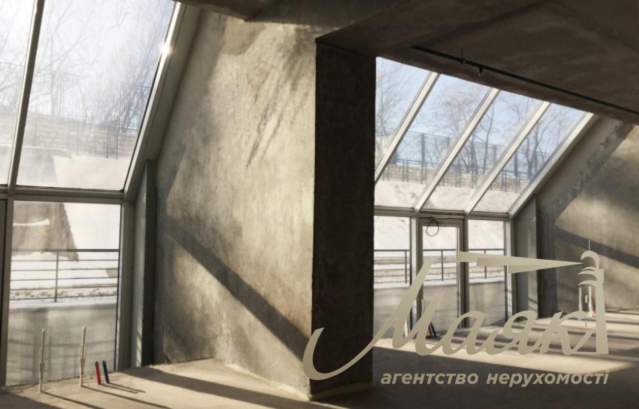 Продажа фасадного помещения 300м2 метро Печерская