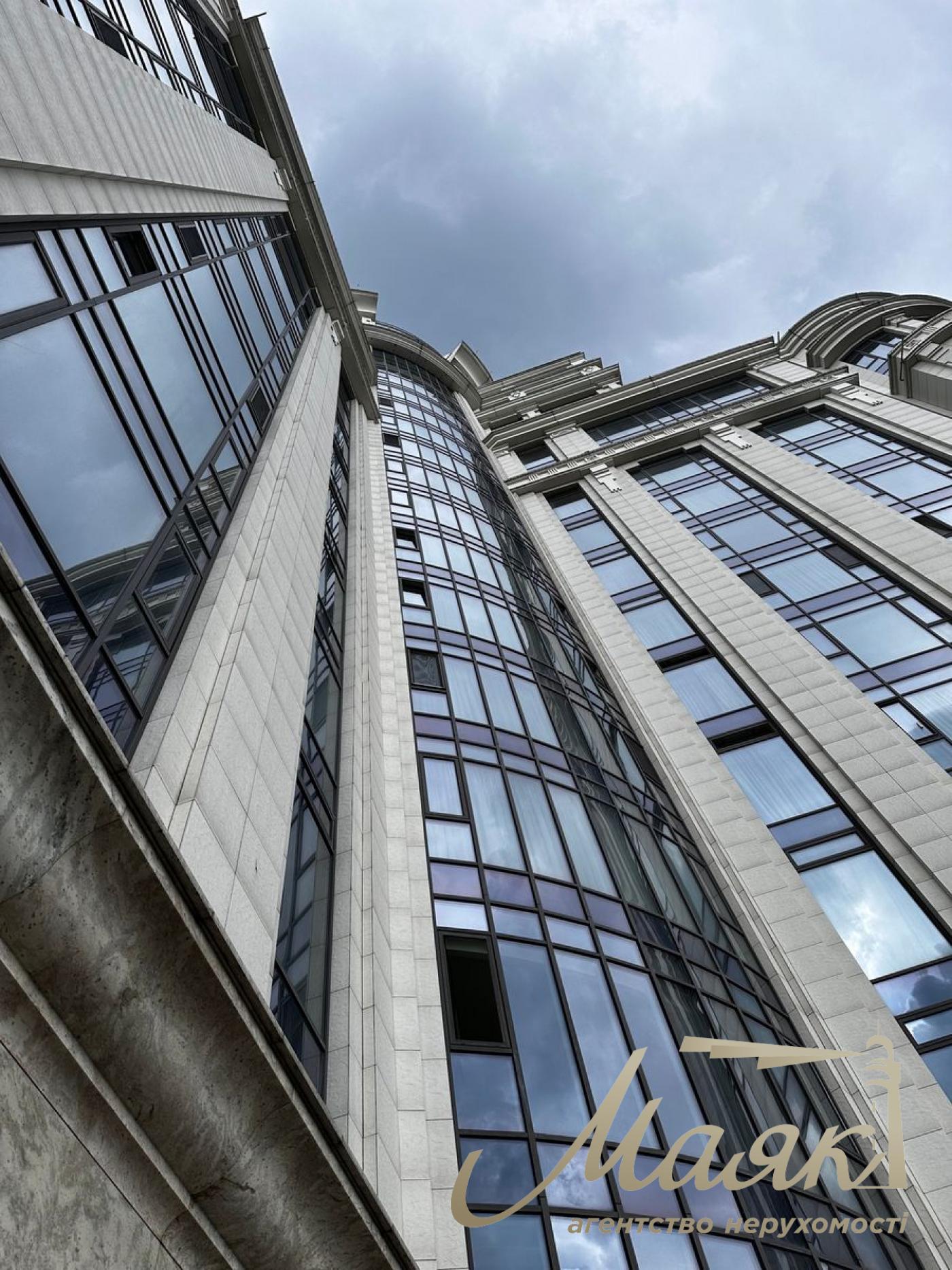 Sale of 4-room apartment in the Diamond Hall residential complex, Ivana Mazepy st., Arsenalnaya