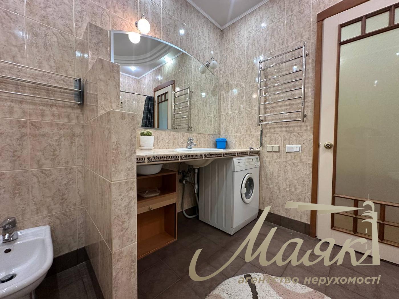 Оренда дворівневої квартири по вул.Верхогляда/Драгомирова 4, Печерський район.