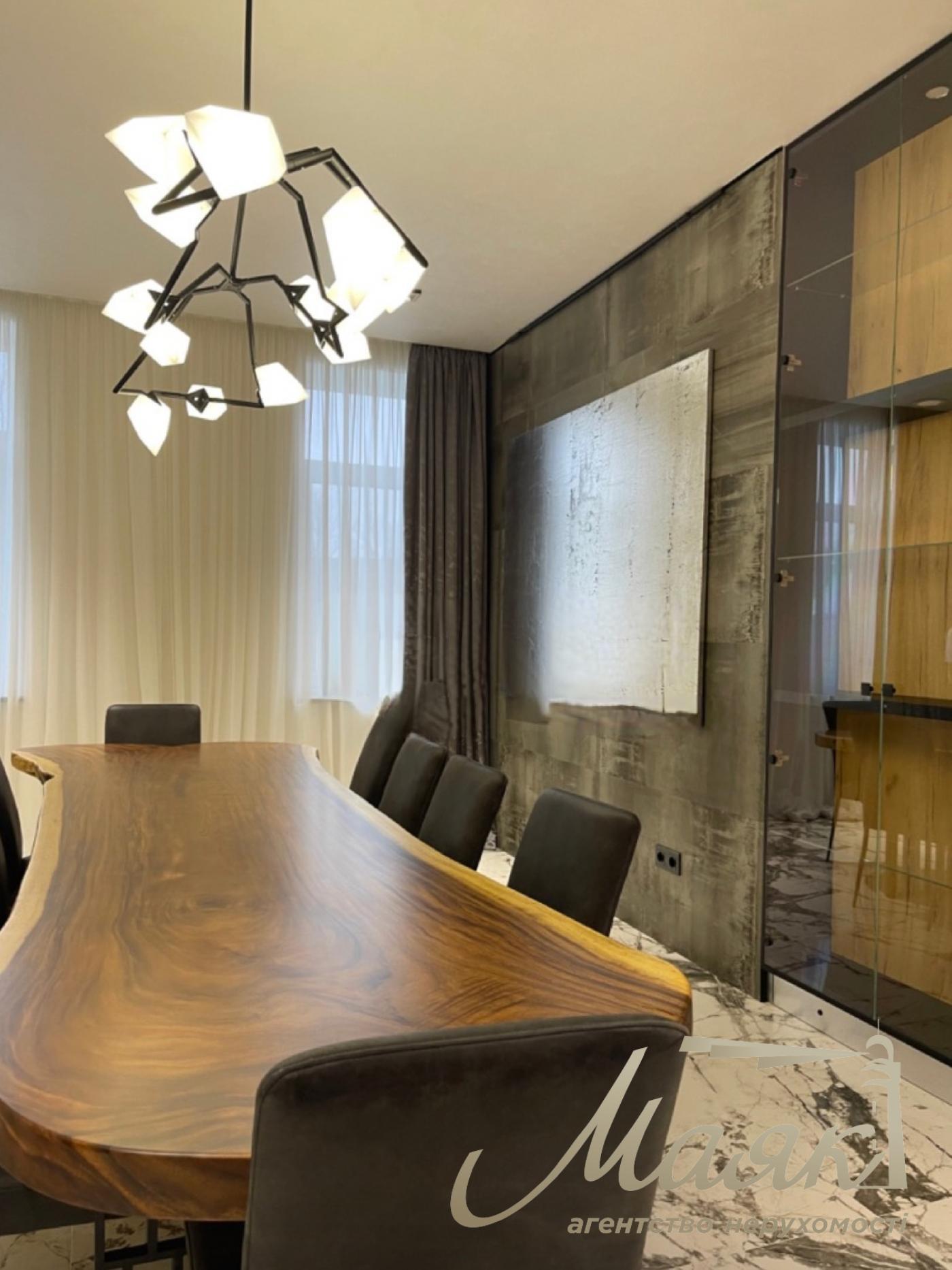 Продажа дома 400м2 в с.Плюты