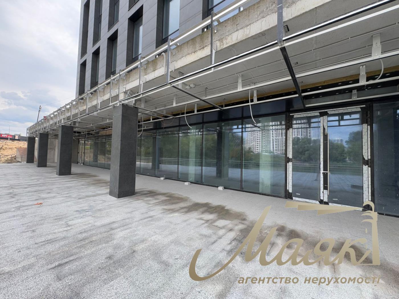Rent a facade of 700m2 for a restaurant, Bridge, Slavutich