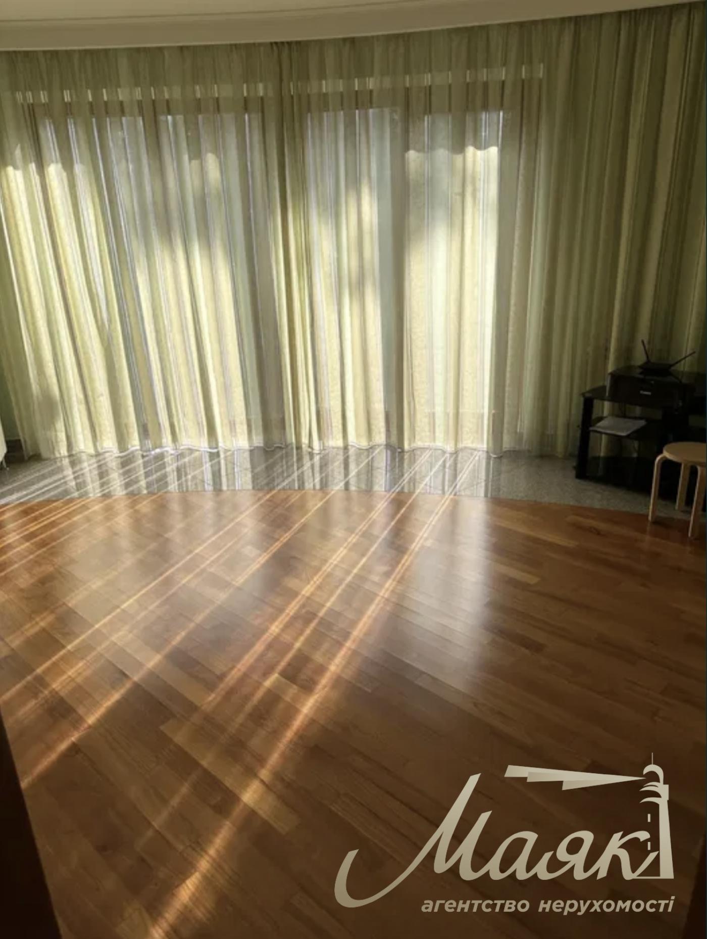 Оренда затишного будинку площею 560 кв.м у с.Козин (Конча-Заспа).