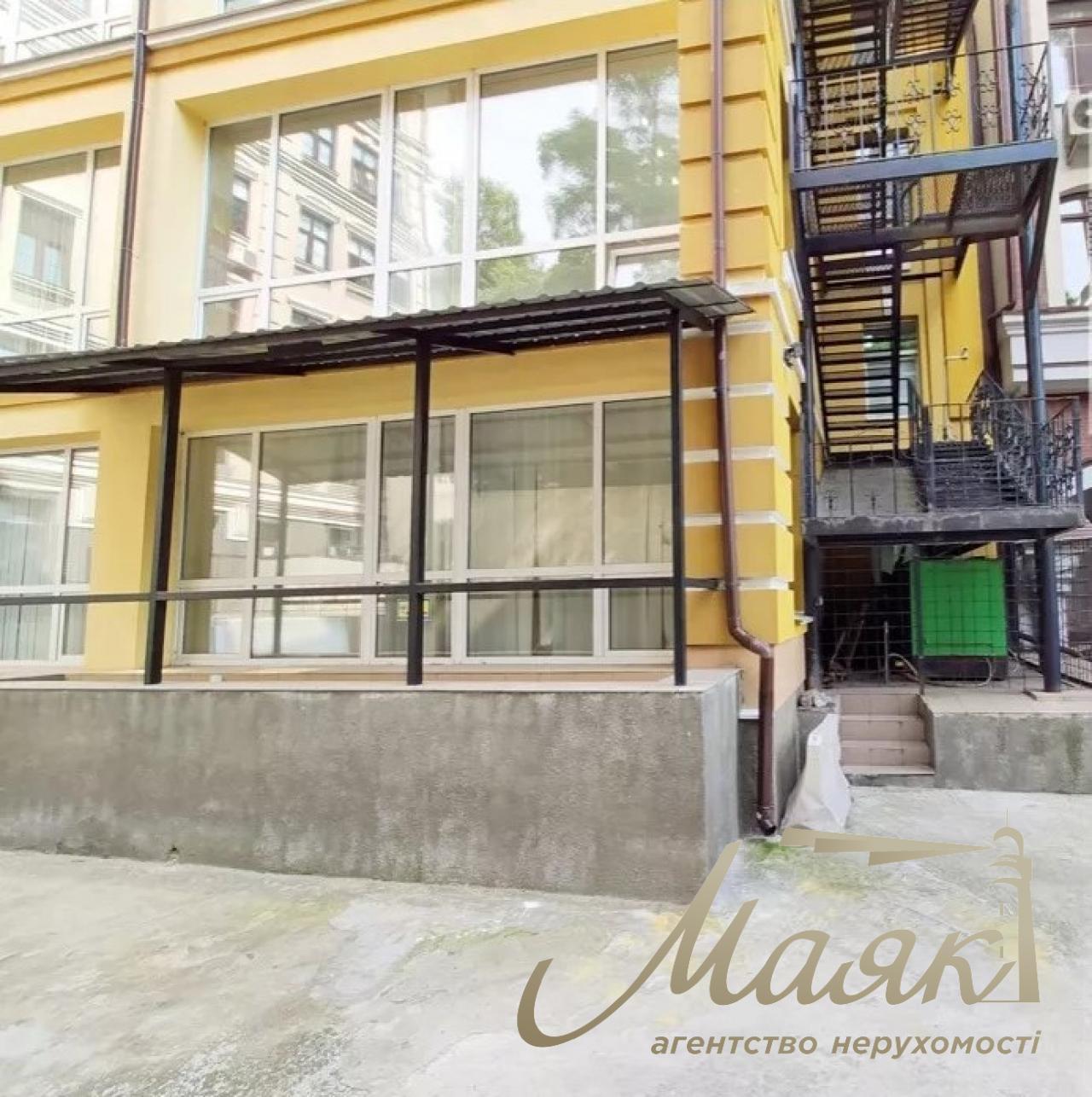 Stylish office building for sale in the elite microdistrict "Vozdvizhenka" Podil, Center, Kyiv