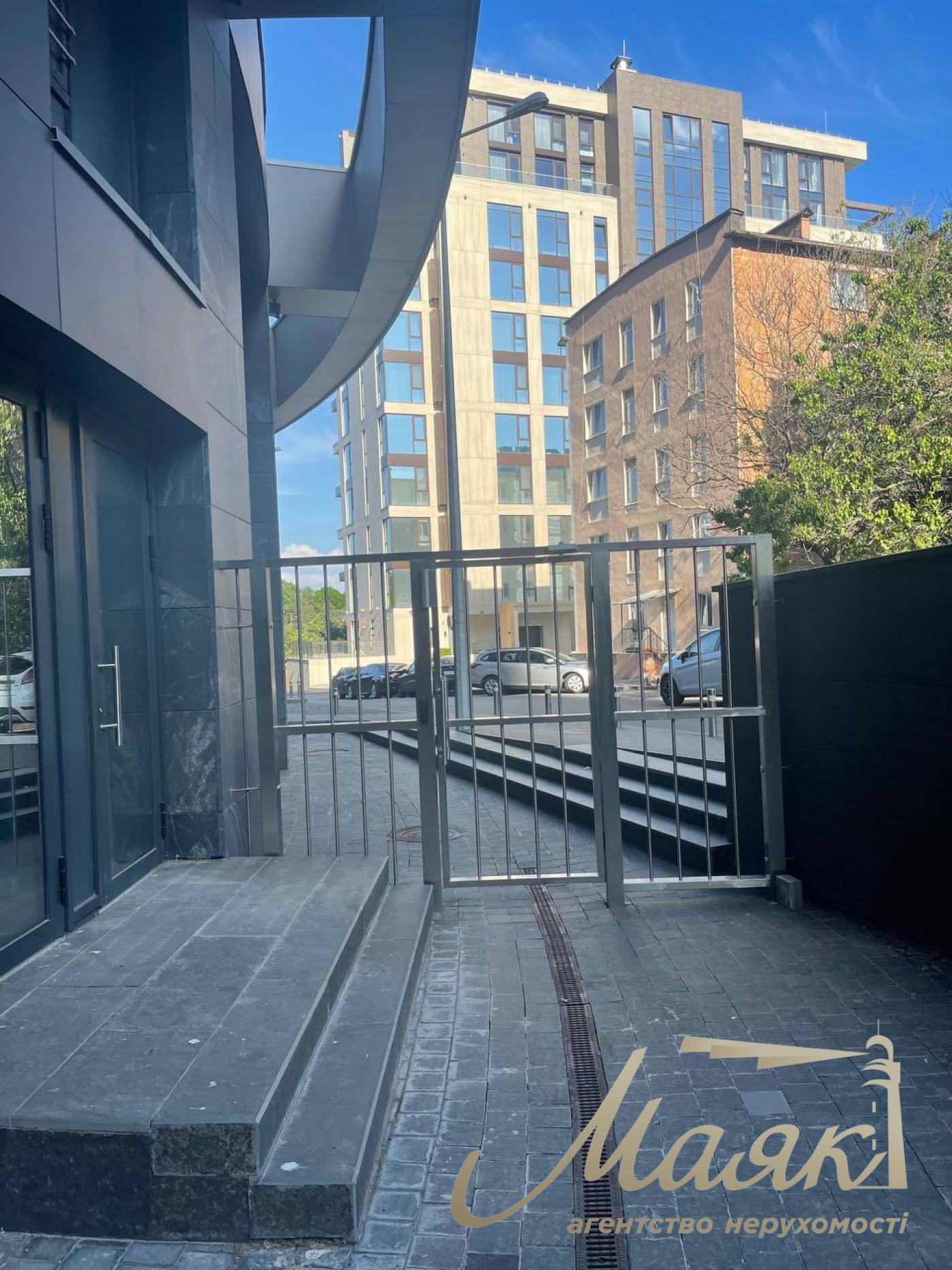 Продажа коммерческого помещения 83м2 в ЖК Busov Hill