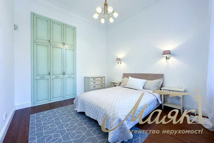 Rent 5 room apartment - Nazarovskaya (Vetrova) st. 19
