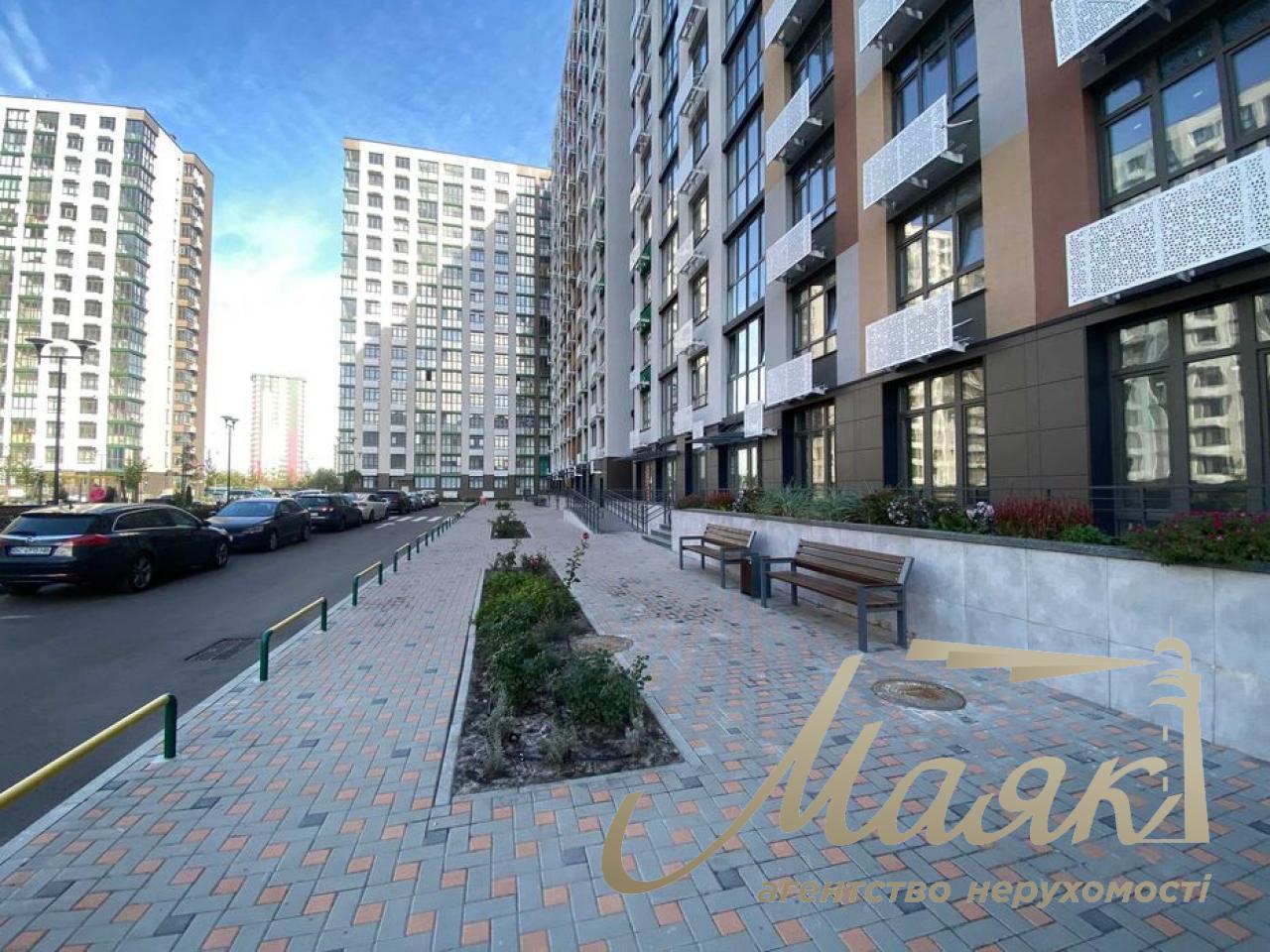 Продажа коммерческого помещения 122кв. ЖК Город цветов