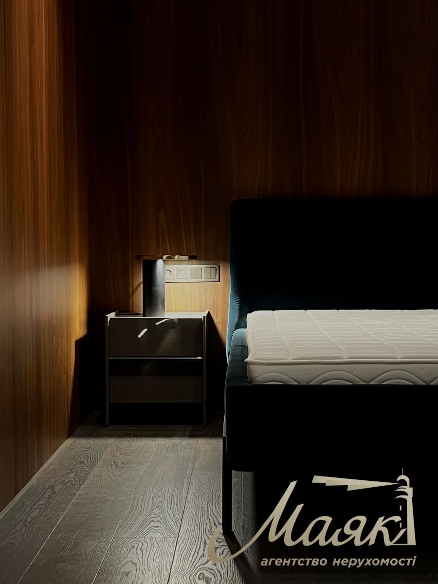 Продаж квартири 274 м² з дизайнерським ремонтом Київ