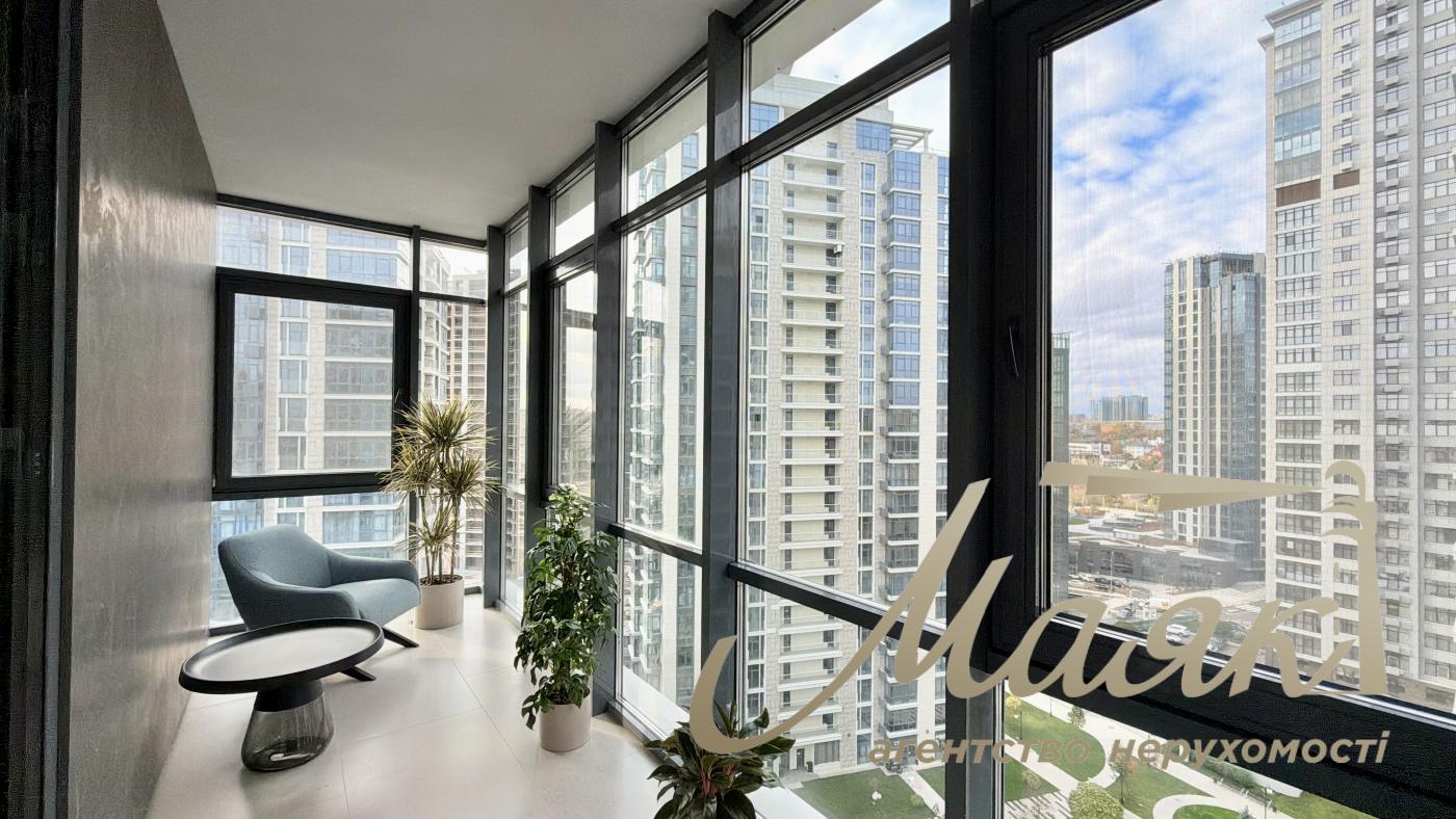 For sale 3-room apartment Residential Complex Novopecherskie Lipki, Dragomirova str.