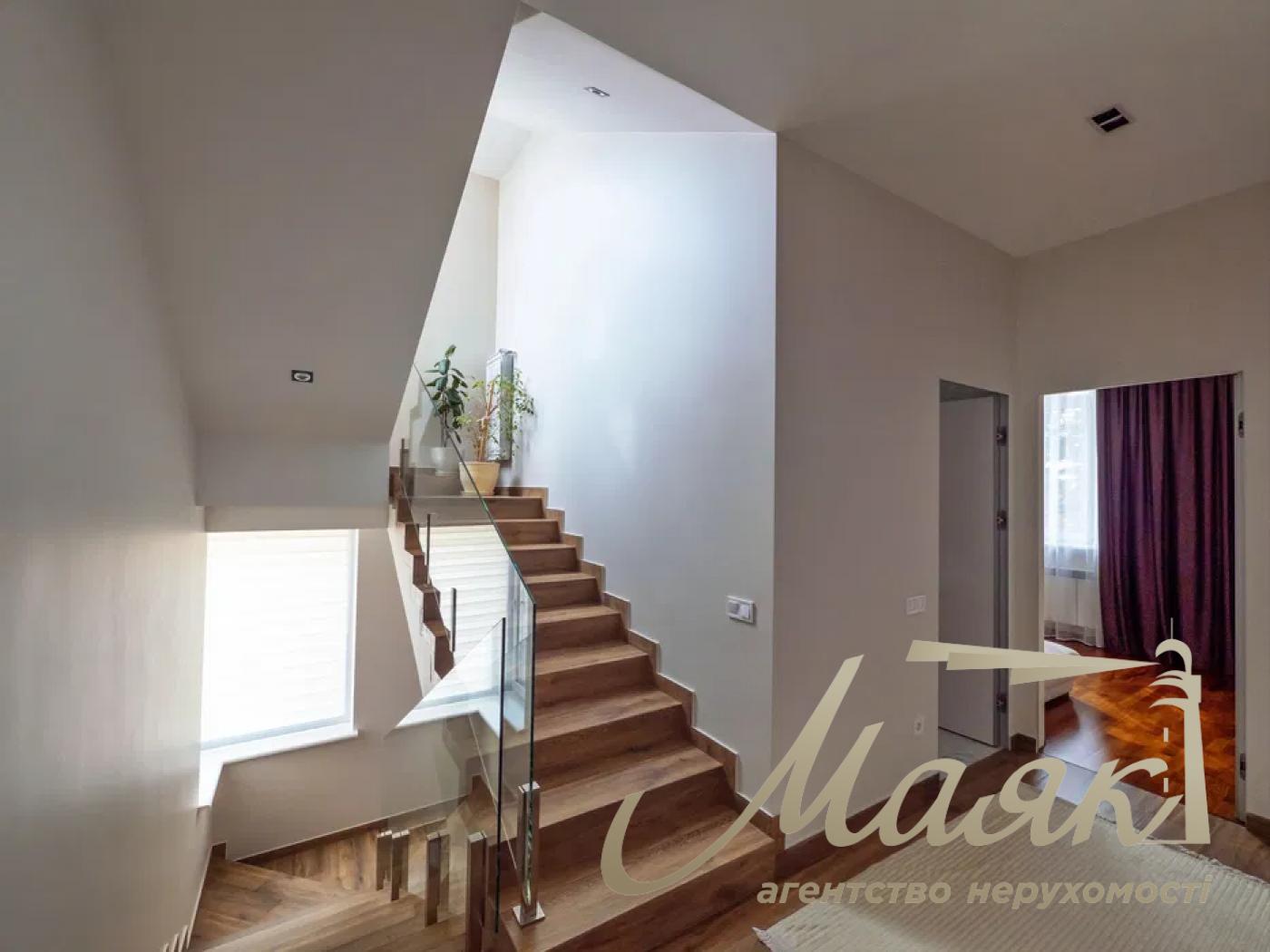 Продаж будинку на Печерську, вул. Товарна