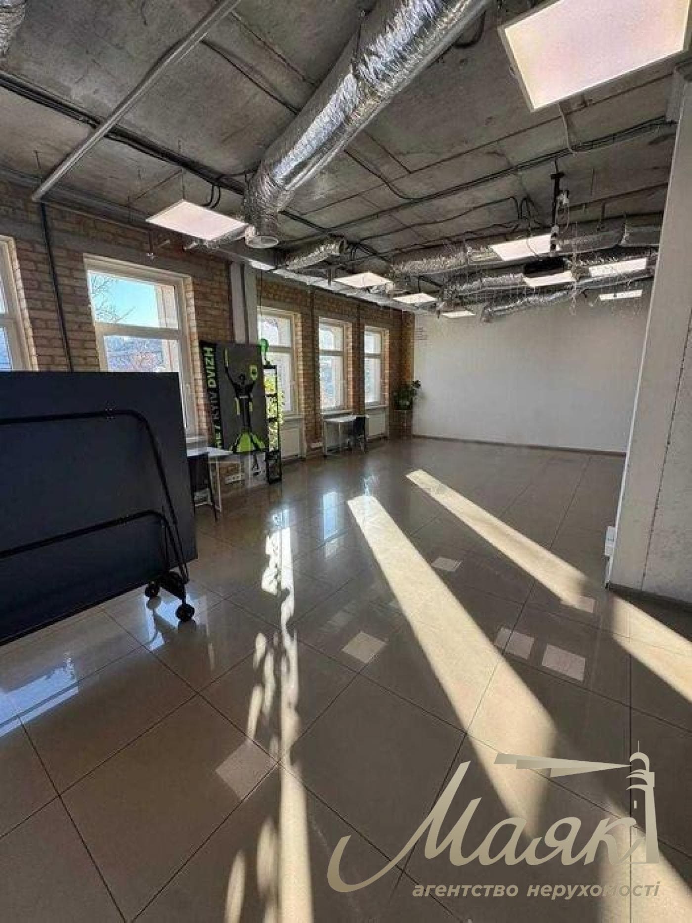 260 m² Office Space for Rent, Nizhny Val Street, Podol