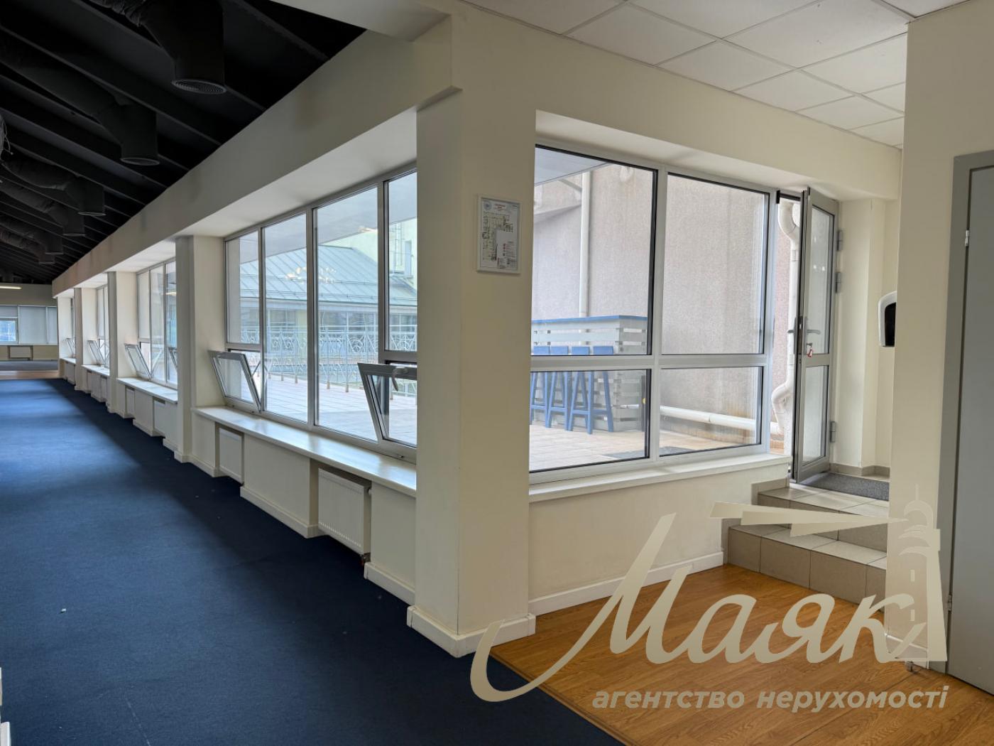 Оренда офісу 944 м2 у БЦ з ремонтом, терасою Олімпійська