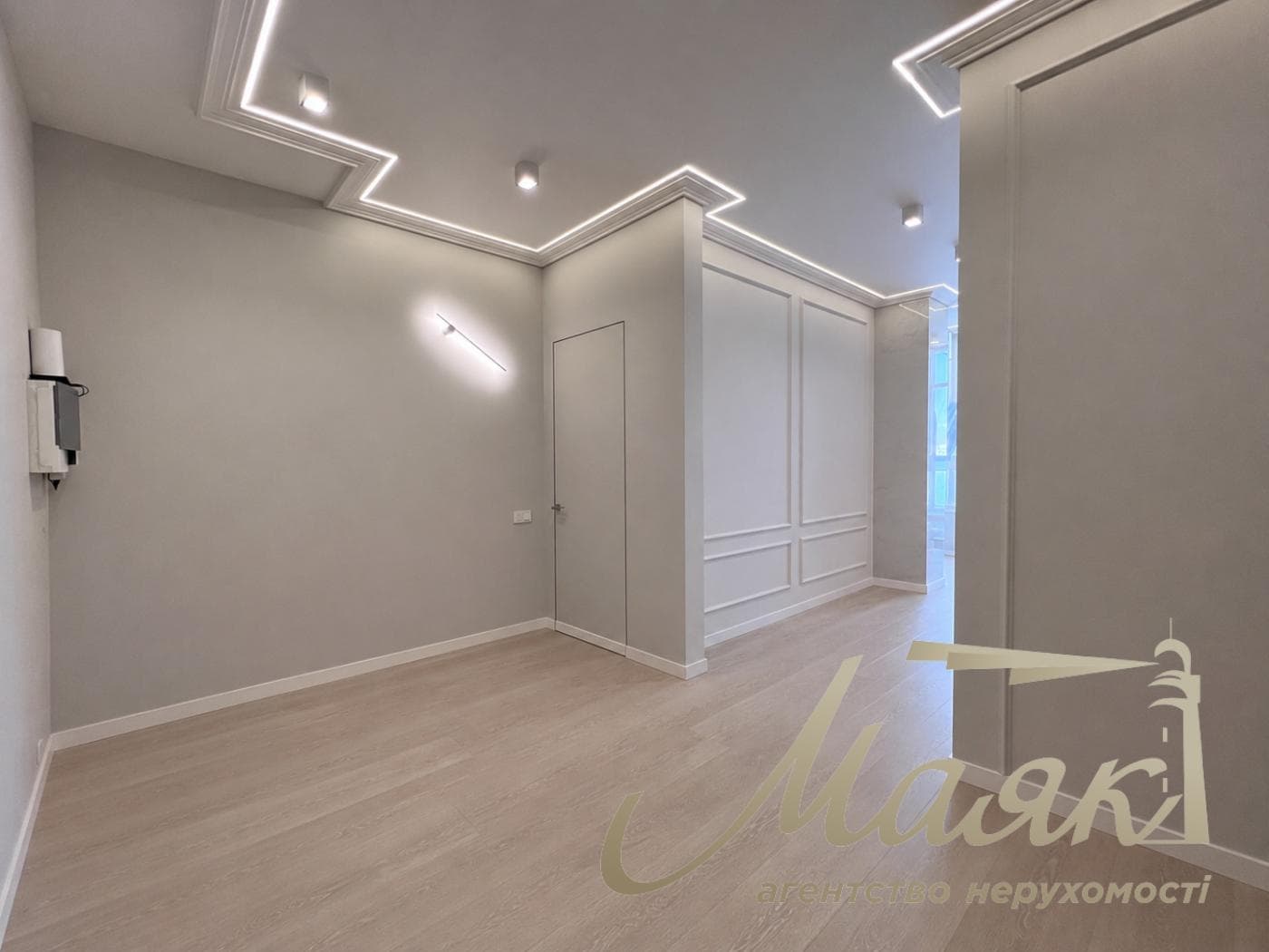 For sale: a 1-bedroom apartment (58.4 m²) with a view in the "Riverstone" residential complex, 10-D Dniprovska Naberezhna St.