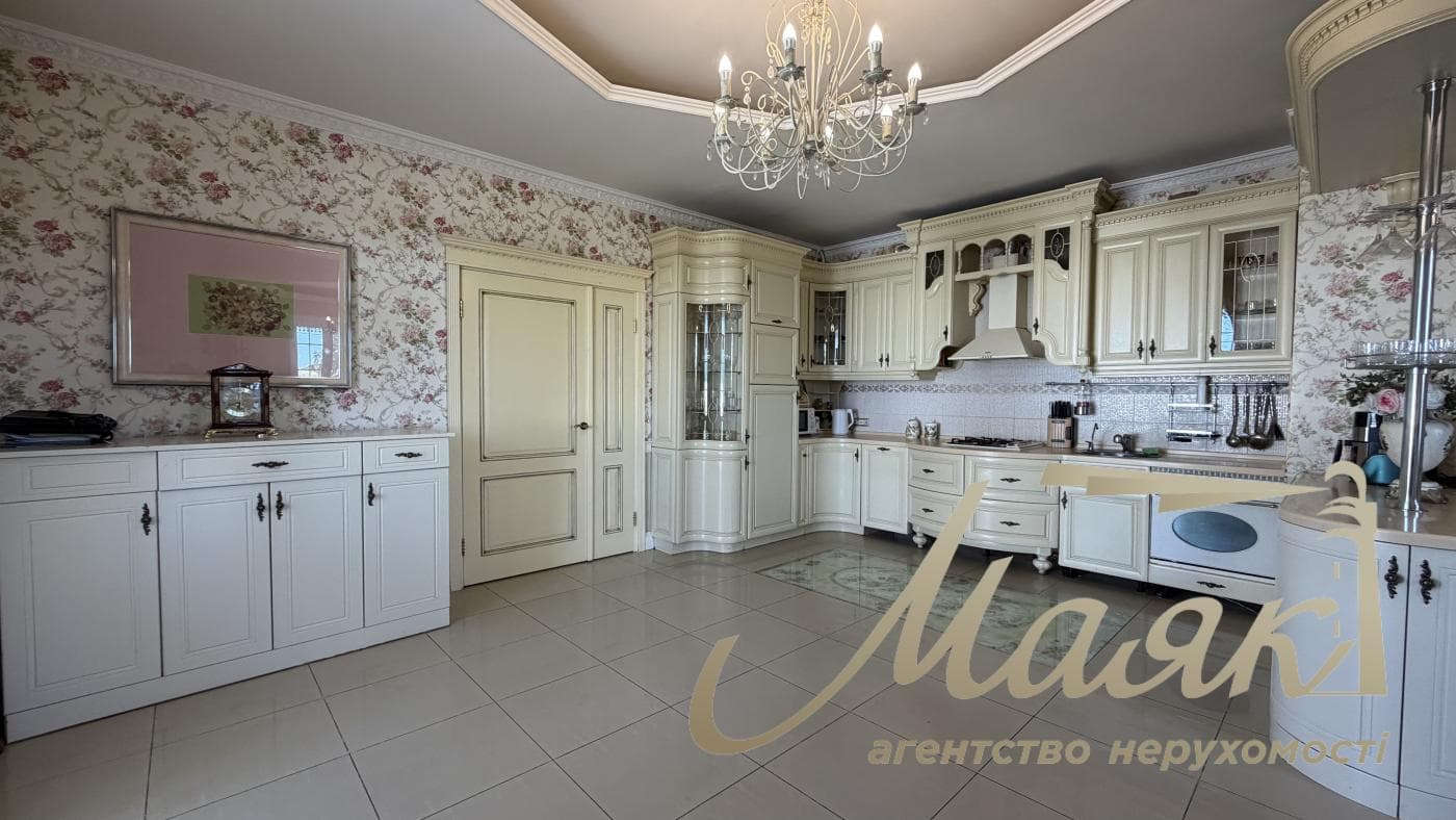 Продаж преміального 3х-поверхового будинку 350 м² у Гореничі, Бучанський район, Київська область