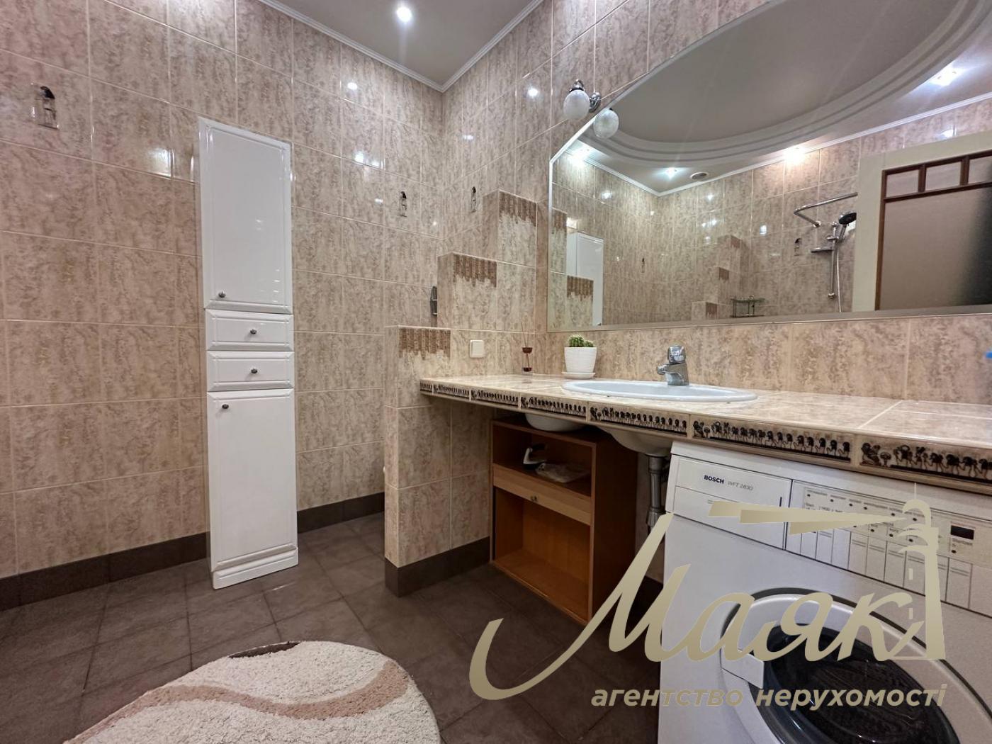 Оренда дворівневої квартири по вул.Верхогляда/Драгомирова 4, Печерський район.