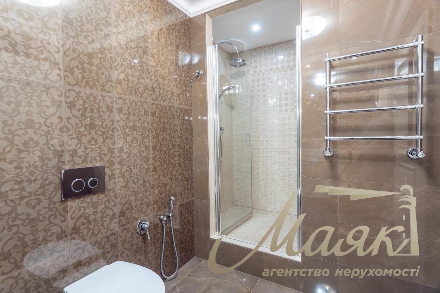 Sale 4k apartment with parking place in LCD Zverinetskyi, Pechersk, Kiev