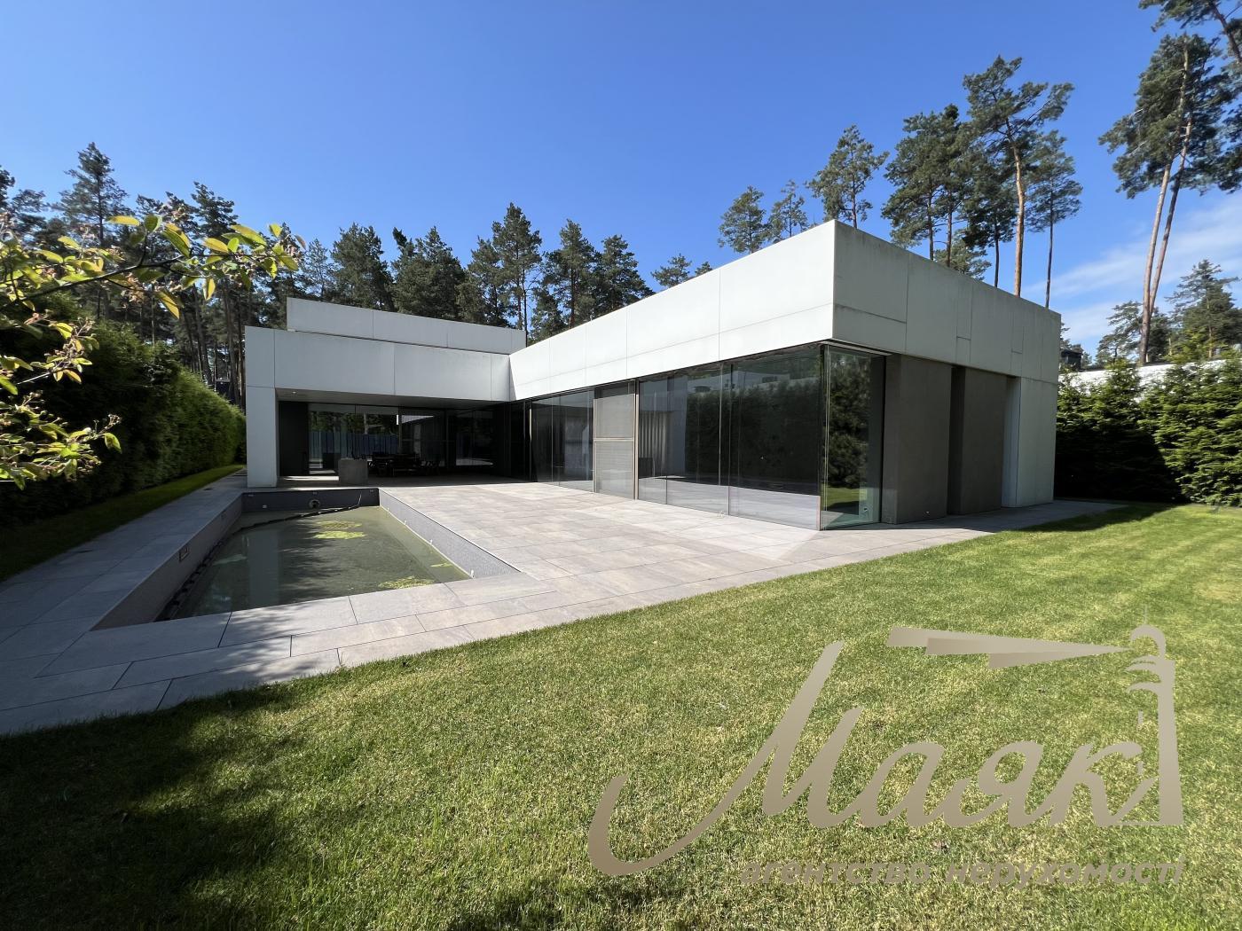 Продажа дома, 305 м2 с бассейном, участок 11 соток, Плюты