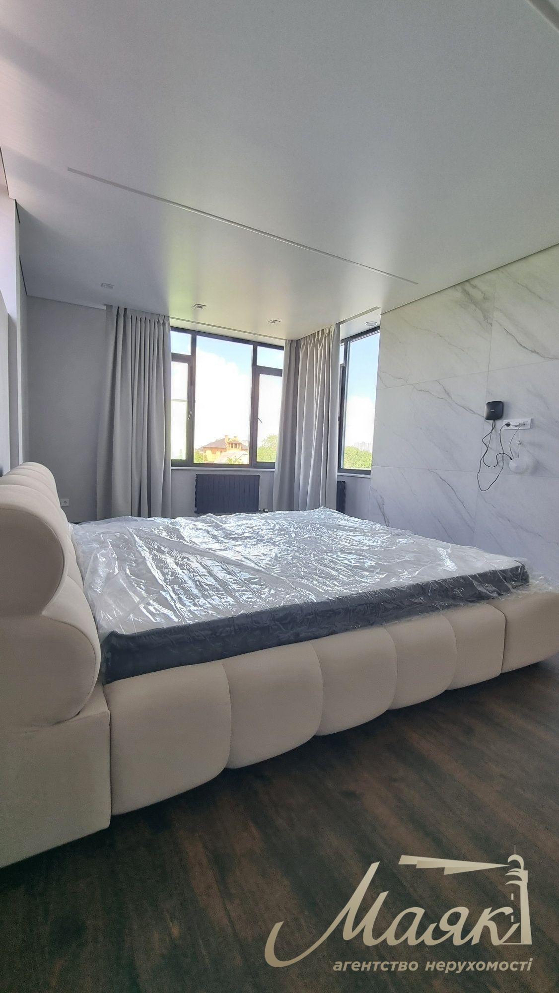 Продаж нового сучасного будинку в стилі Hi-Tech у селі Гатне