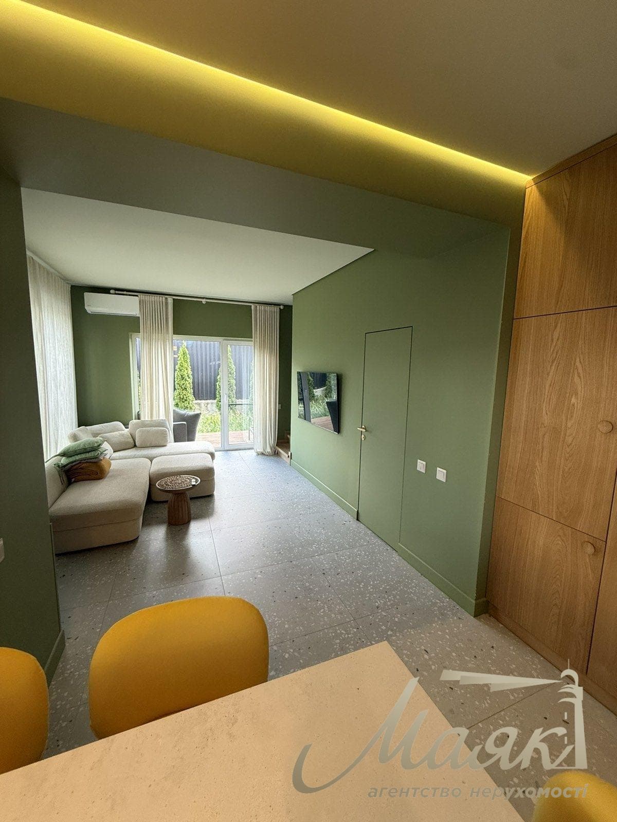 Rent a detached 3-story duplex (125 m²), 15 minutes from Kyiv, private yard, generator, and a terrace on the 3rd floor in the village of Hatne, Kyiv-Sviatoshynskyi District