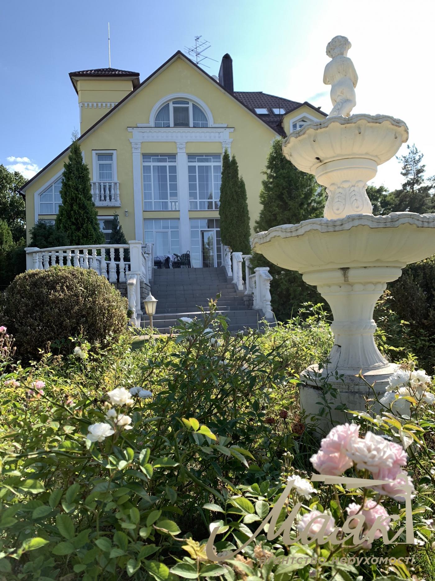 Rent 3-storey house 492,7m2, Lesniki